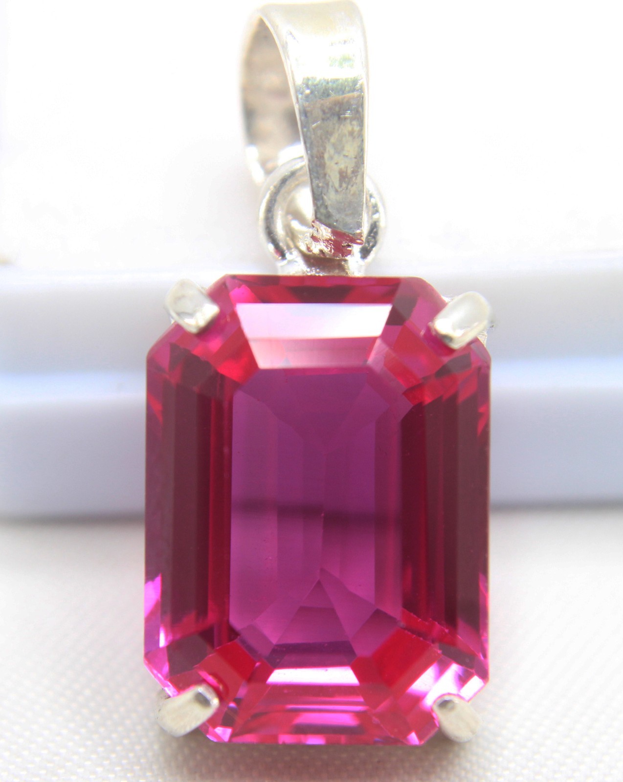 3.48 Gm Pink Sapphire Emerald Gemstone 925 Silver Pendant Gift Jewelry
