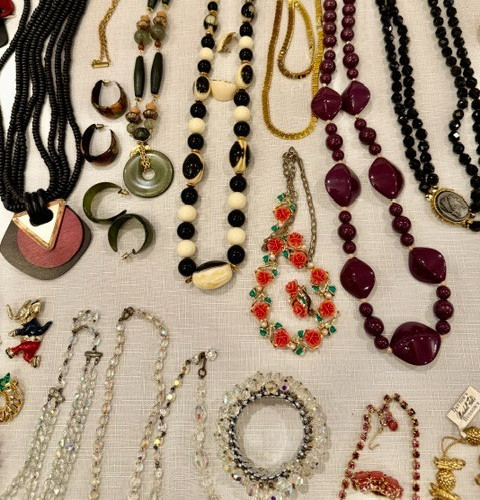 Vintage JEWELRY – 70-80’s & Earlier Trifari, Emmons, Esinberger, Monet, Lisner