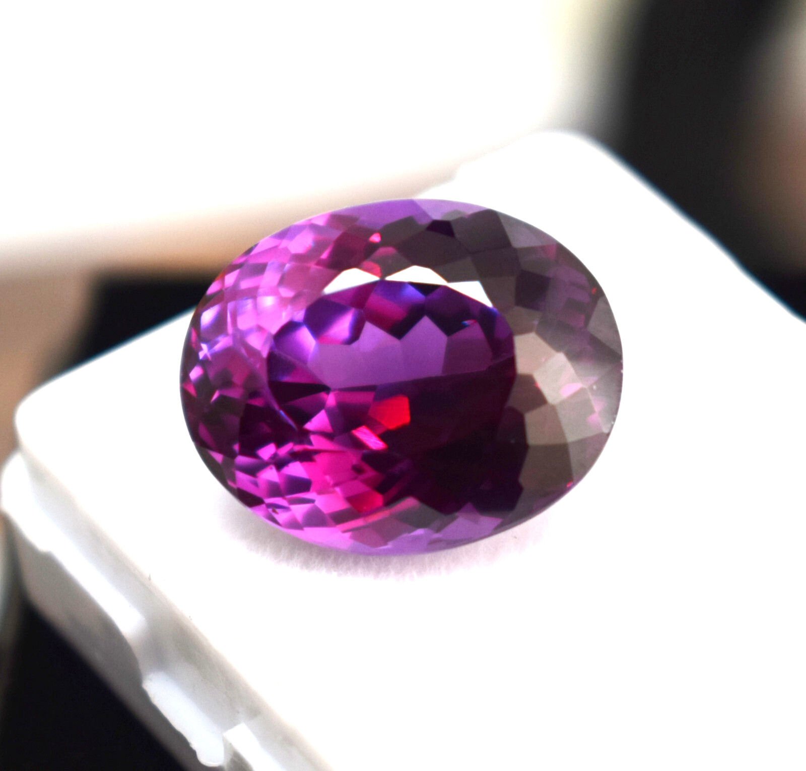 Natural Oval Cut 20.00 Ct Flawless Russian Color Changing Alexandrite Gemstone