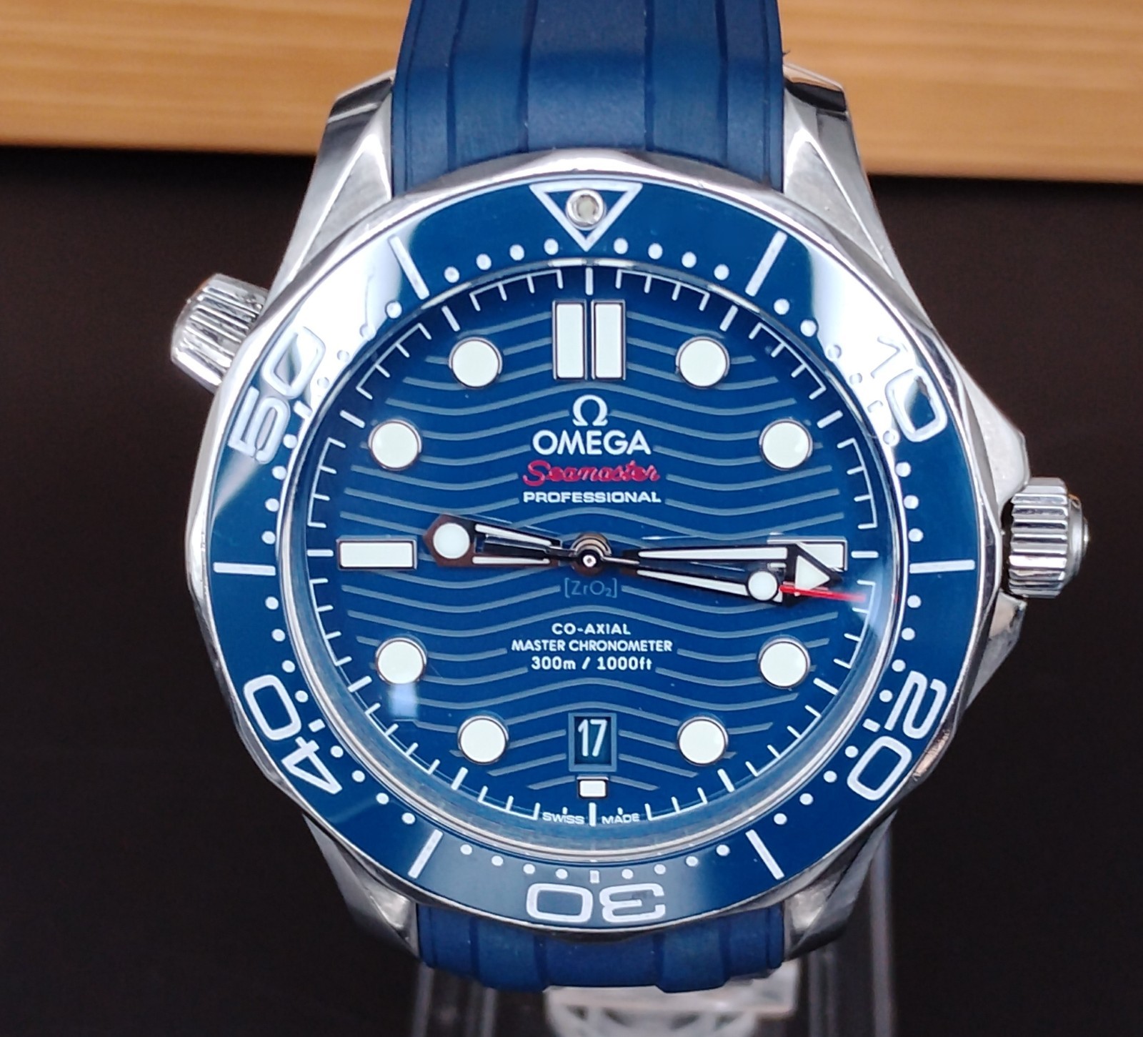 2025 OMEGA Seamaster Diver 300M 42MM Blue Strap 210.32.42.20.03.001 Full Set