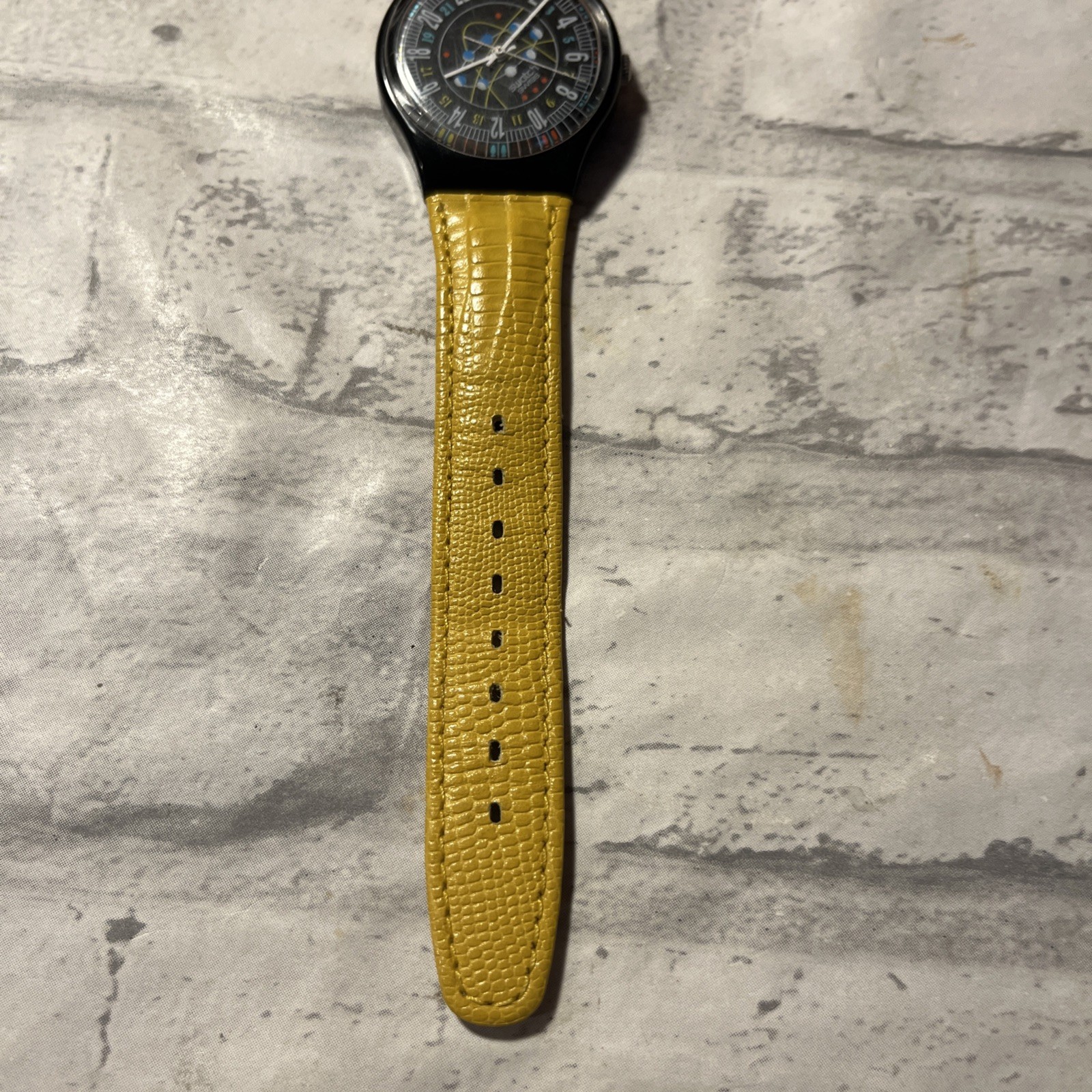 Swatch Gent 24H Ellypting GB152 1993 Vintage NOS Black Dial Mustard Yellow Strap