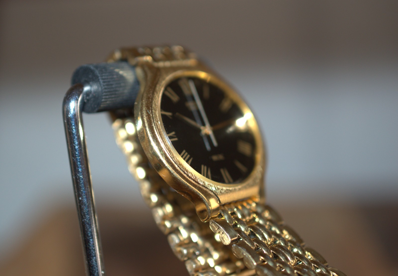 Vintage Seiko SX V701-6K00 – 33mm – Roman Numerals – Black Dial – Quartz 1992