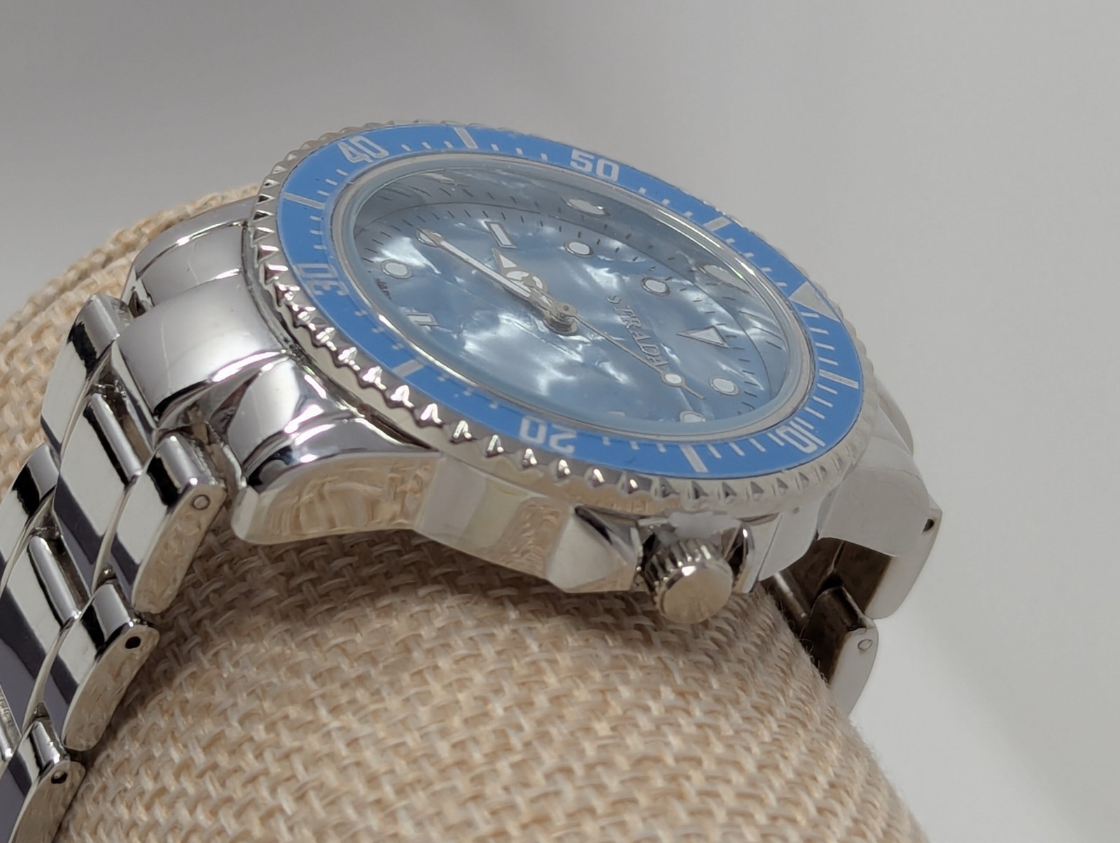 New Strada Women’s Blue Diver Style Watch Silver Tone Japan Movt New Battery