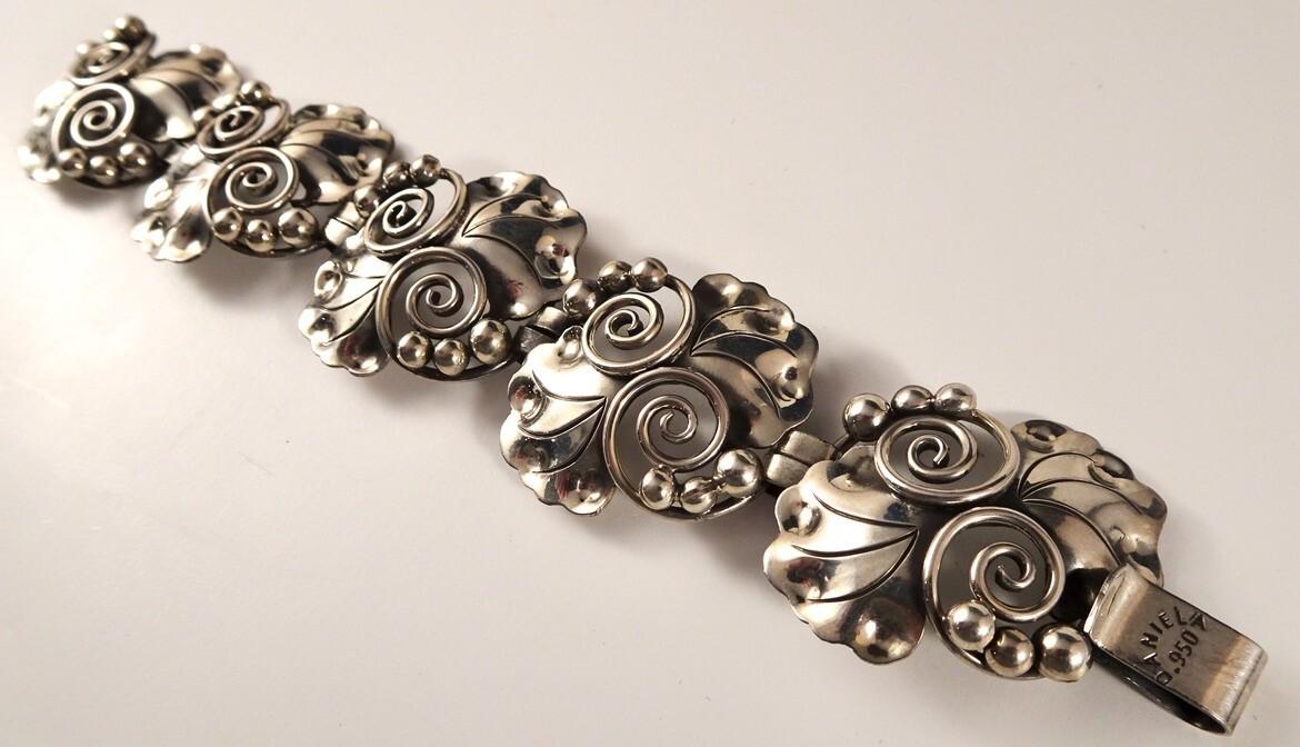 Beautiful 7 Inch, Vintage Daniela .950 Silver Bracelet. 1.6 Ounces, 45.36 Grams.
