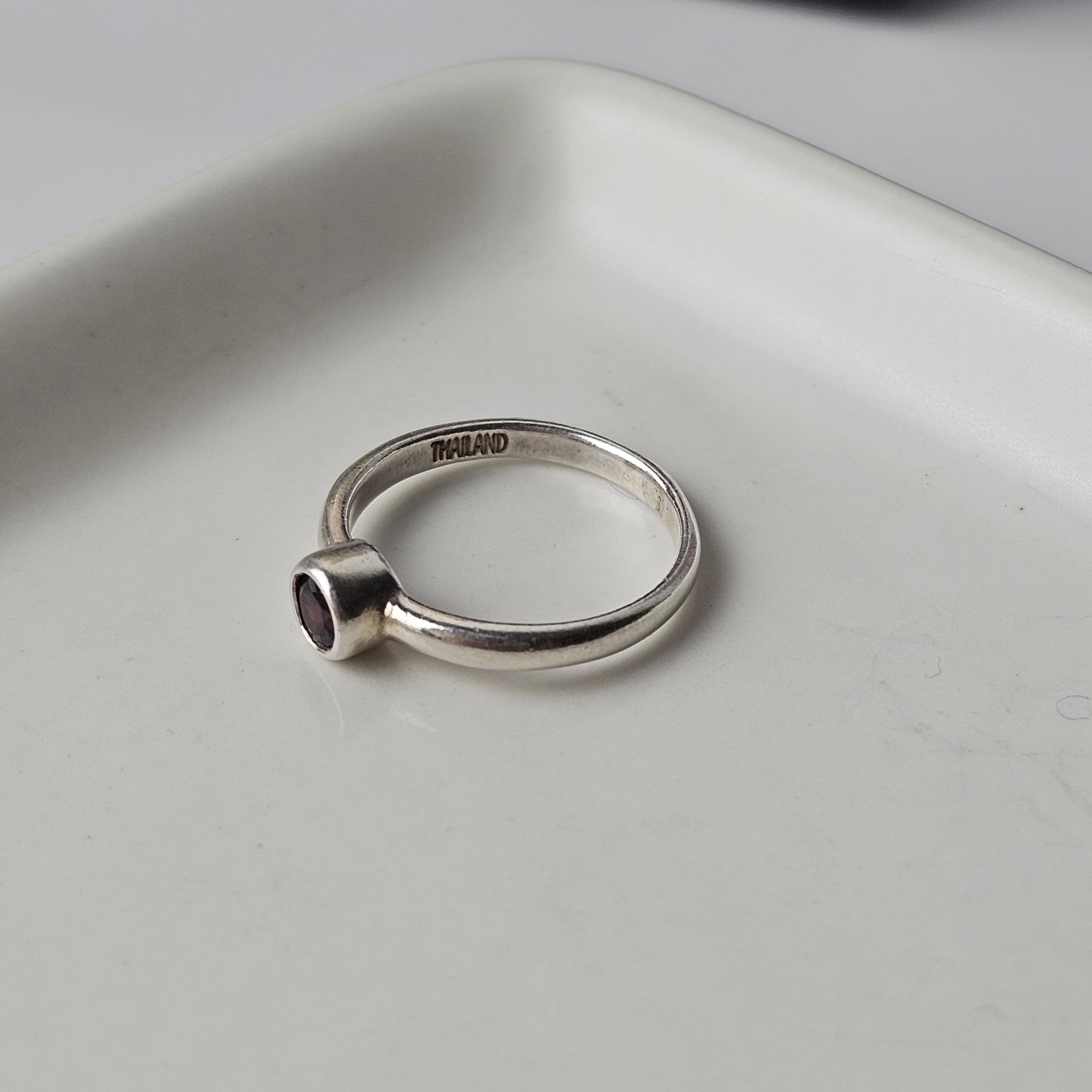 925 Sterling Silver Cabochon Garnet Minimalist Solitaire Ring Size 6 – 1.95 g
