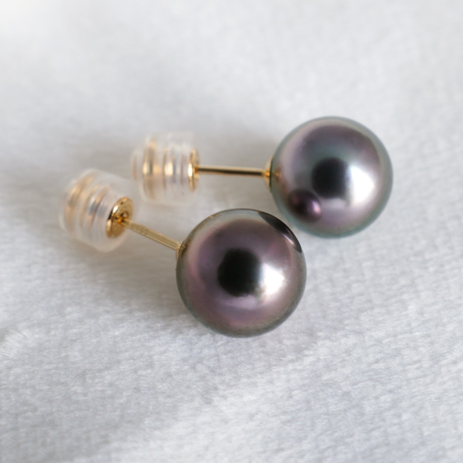 AAA High Luster 9.7mm Round Purple Tahitian Pearl Stud Earrings 18Kt Yellow Gold