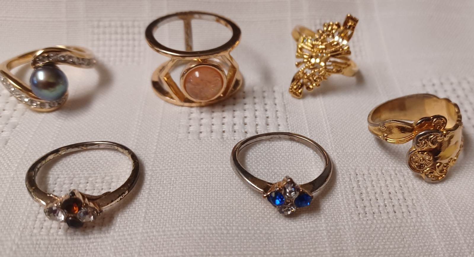 Jewelry lot 7 beautiful rings SIZE 6 to 6 1/2 faux black pearl Band