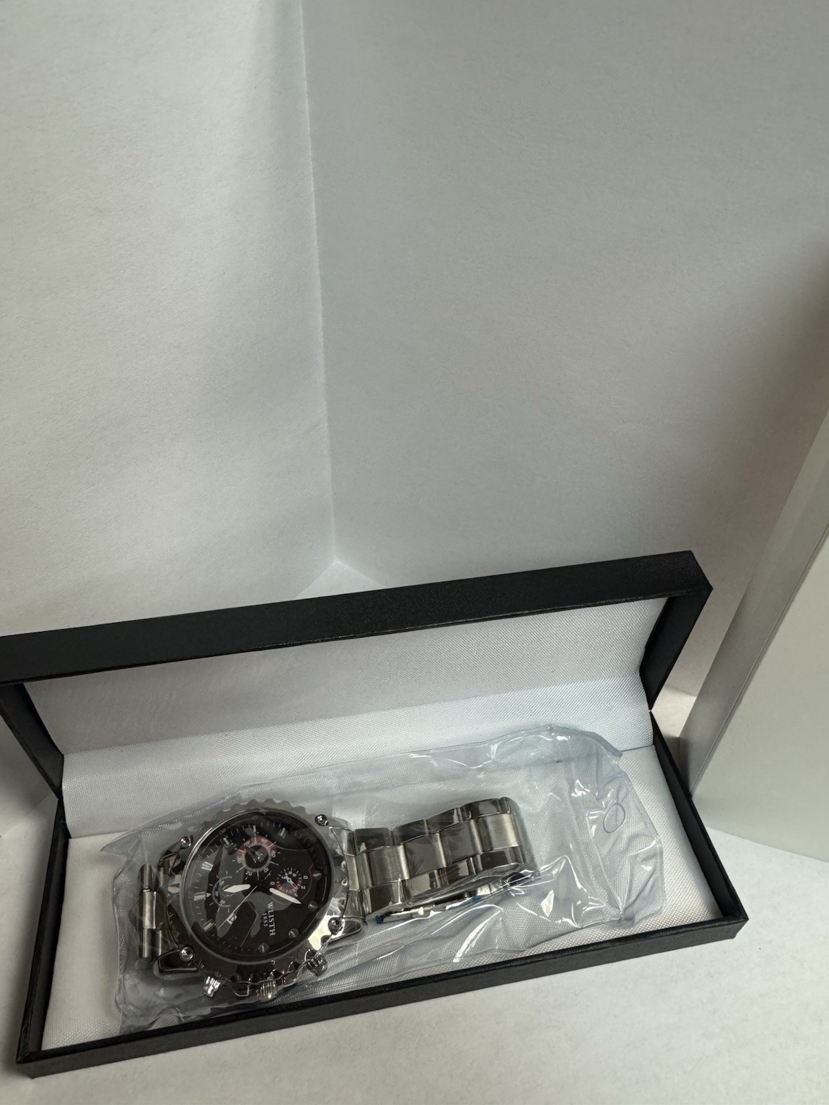 Wilish 1881 Quartz Analog Date Watch Silver Stainless Bracelet Black/Red Dial