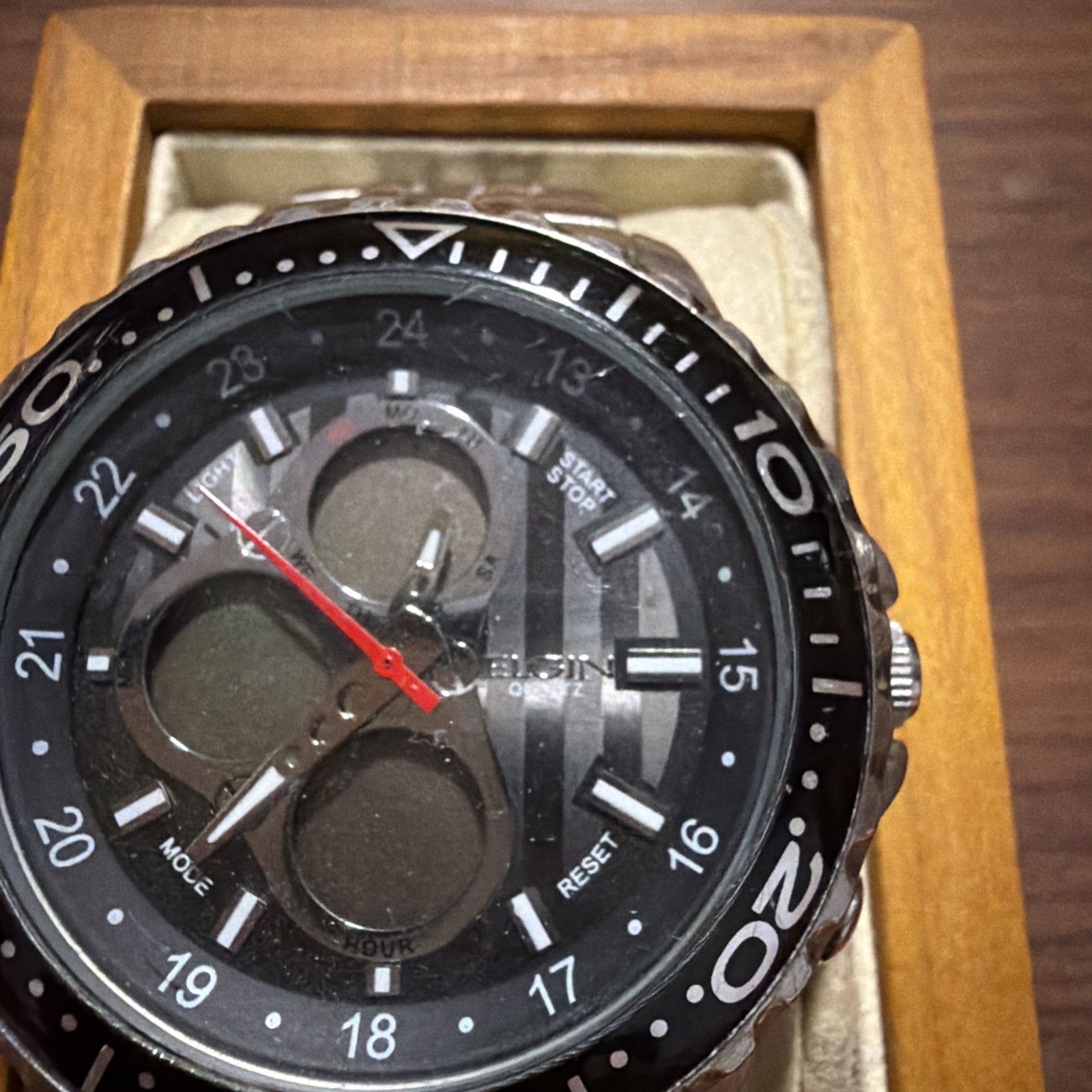 Men’s Stainless Elgin Digital & Analog Watch Needs New Battery Black And Sliver