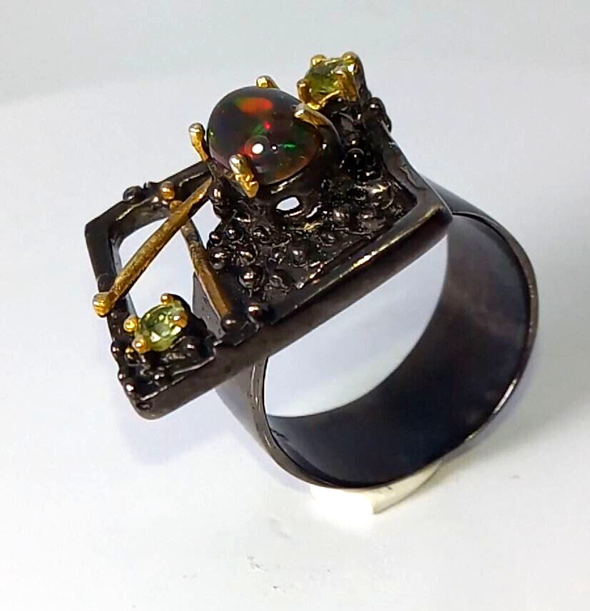 🔥🔥🔥Imposing TOP BLACK OPAL & CHRYSOLITE Ring in Silver & Gold, Size 17, 25