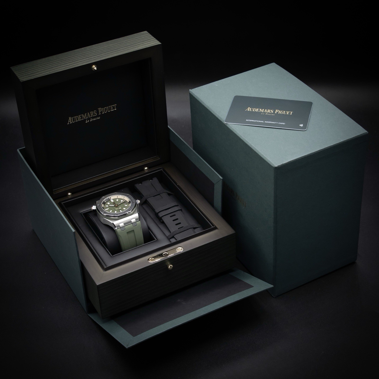 AUDEMARS PIGUET Royal Oak Offshore “Khaki” Diver 42 | Ref. 15720ST | Full Set