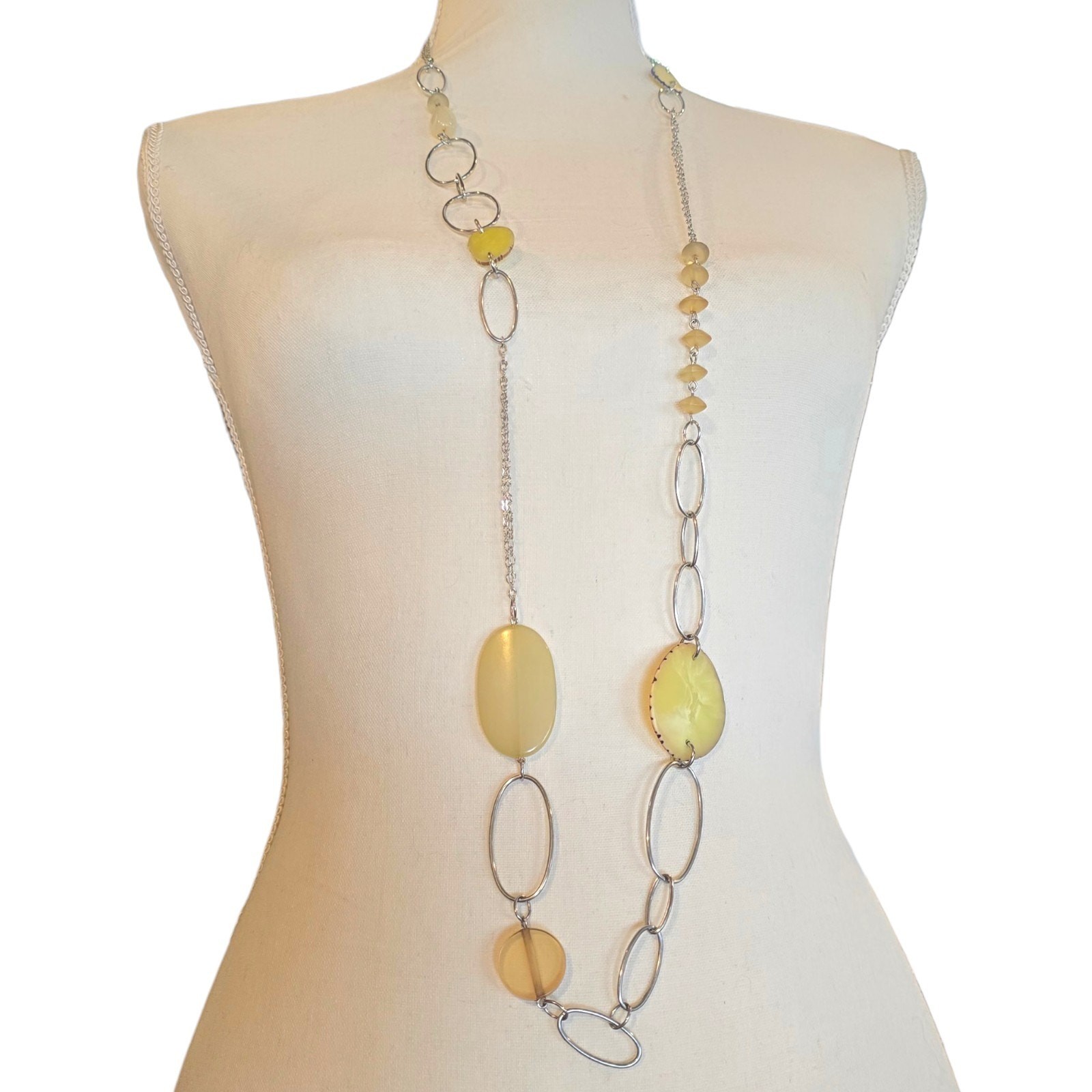 Chico’s Necklace Chicos Pale Yellow Elongated Beads Silver Tone Chain 48″ SK3017