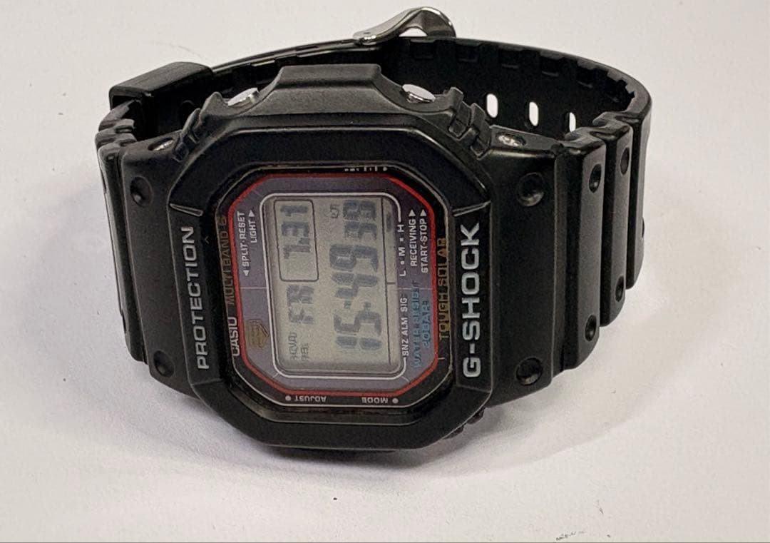 Comes with box in excellent condition GW M5610U 1JF Digital Radio Solar Square