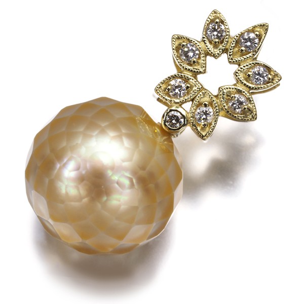 Golden South Sea Pearl 14.2mm Diamond 0.18ct Pendant 18K 750 Yellow Gold