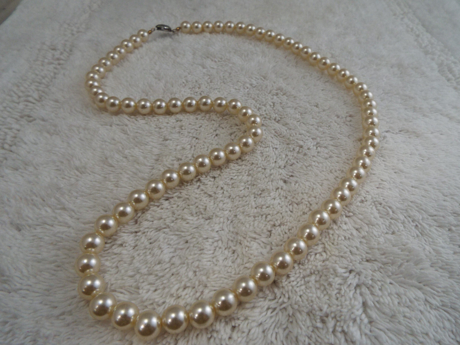 White Bead Necklace (A68)