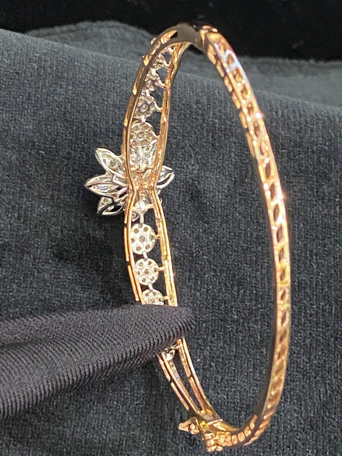 1.90 Cts Round Baguette Cut Diamonds Hinged Bangle Bracelet In 14K Gold 15.90 MM
