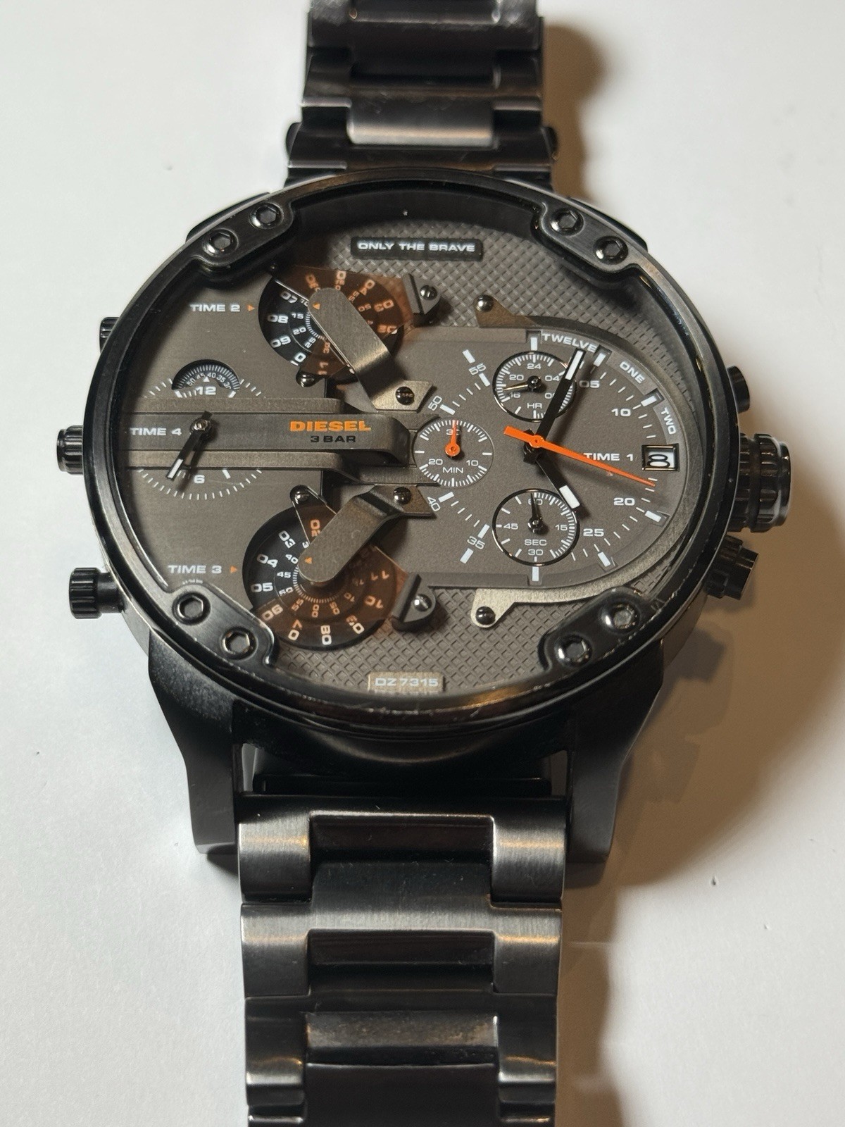 Diesel Brave Men’s Watch Quartz Date Gunmetal Stainless Steel Bracelet 57mm