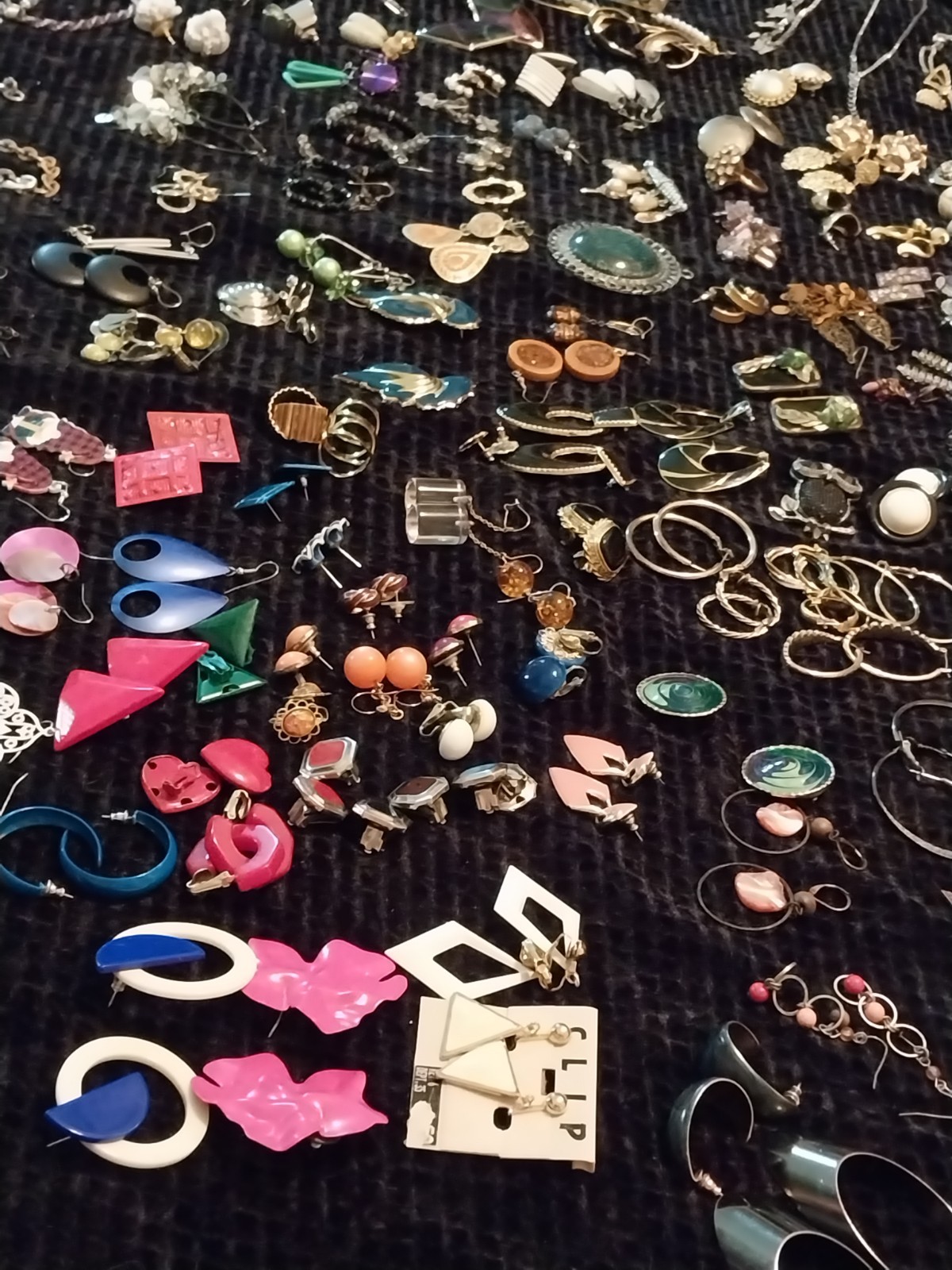vtg EARRINGS LOT BUNDLE Jewelry Necklaces Broach Bracelet Estate OVER 185 PCS