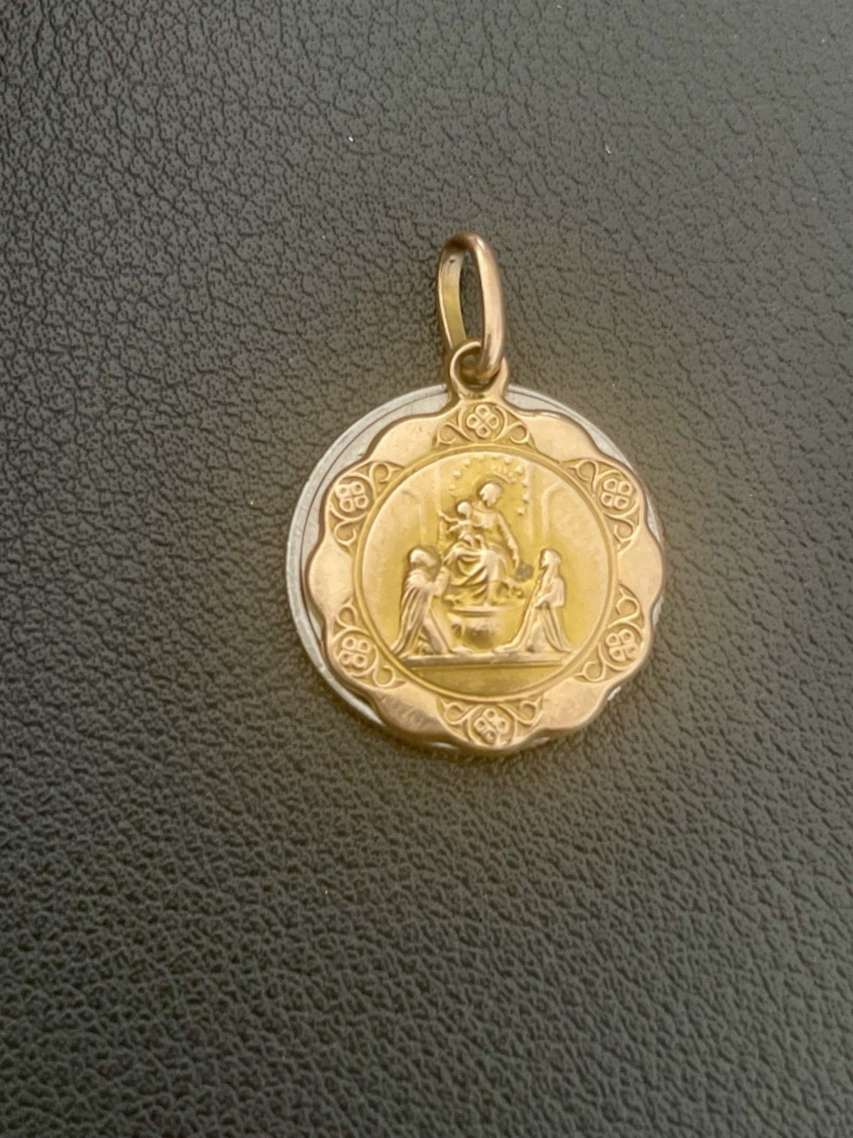 UnoAErre 12KT Gold Religious Mother And Child Italian Pendant (H95)