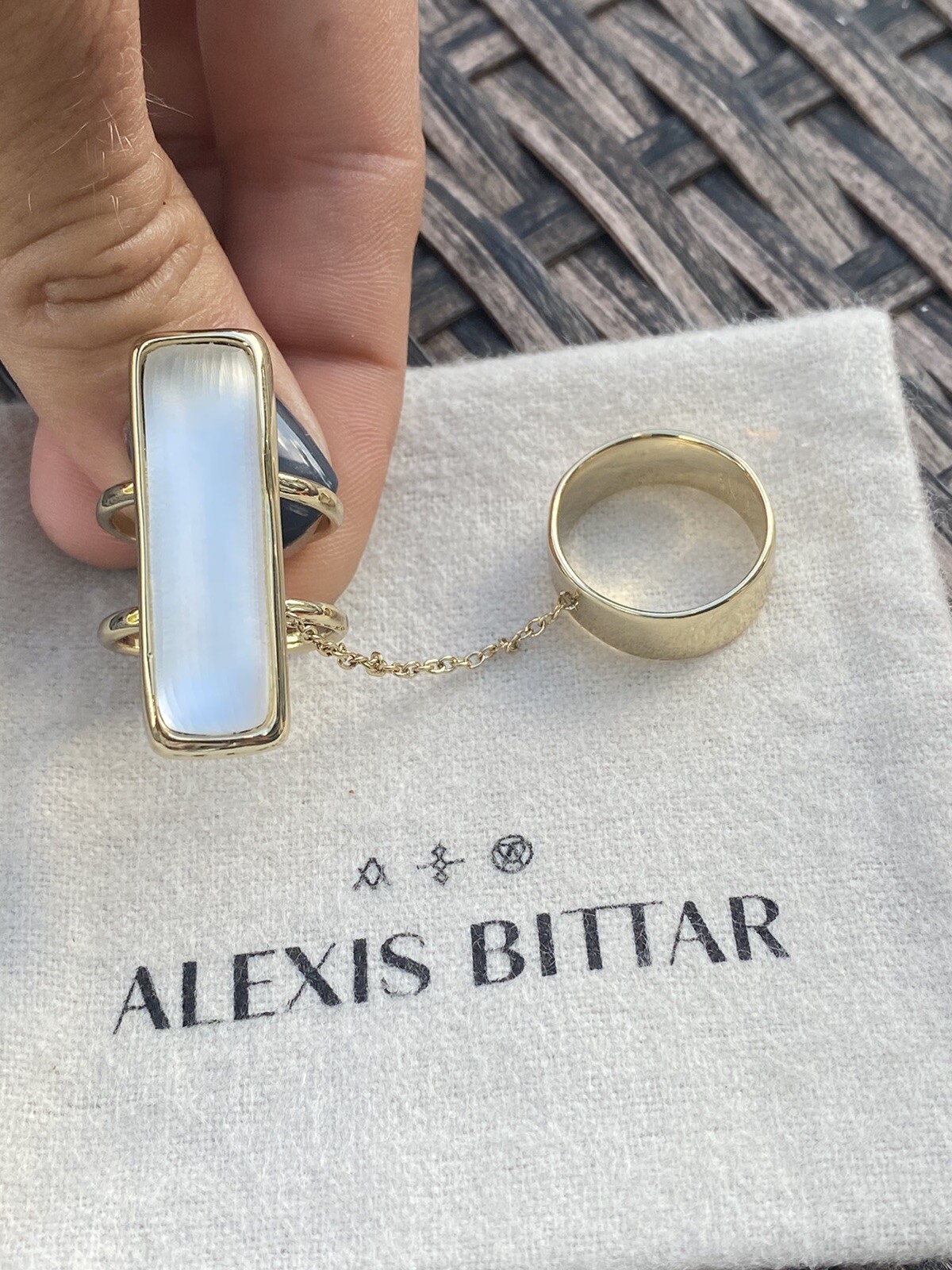 100% Authentic Alexis Bittar Elongated Silver Lucite Double Band Ring Size 7ish