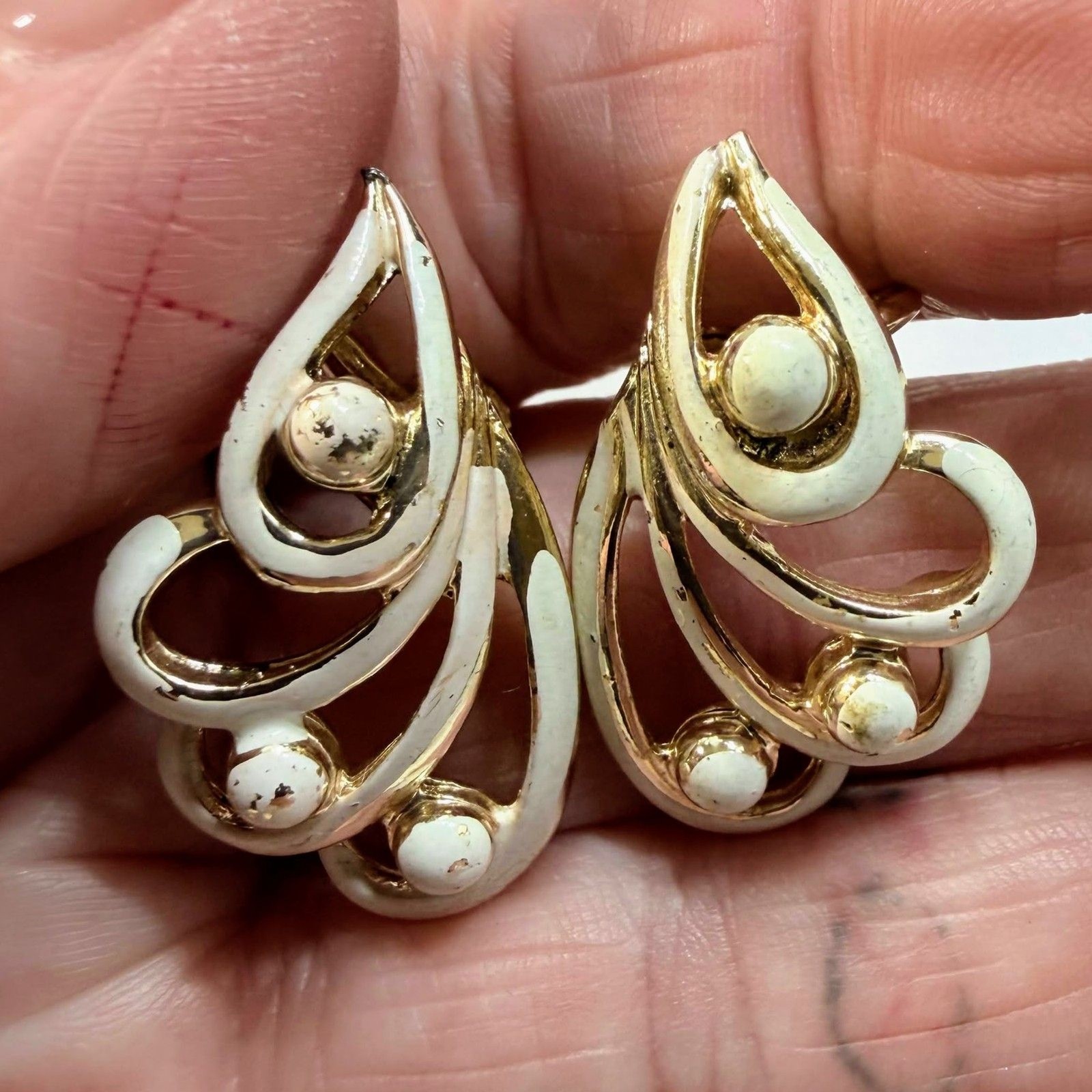 Vintage Coro Cream Enamel Gold Swirl Clip On Earrings Shabby Chic Distressed