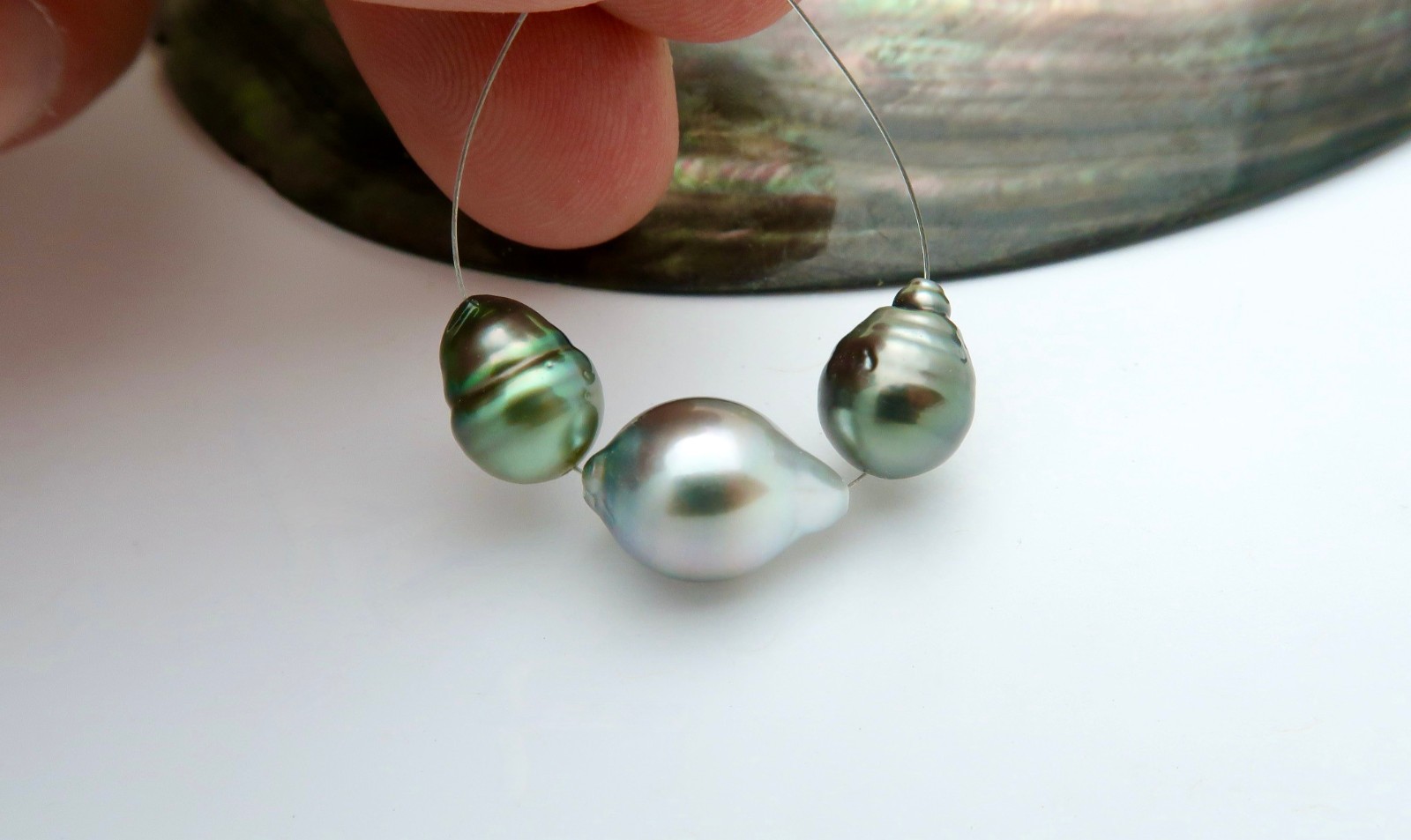 3 GORGEOUS AA+ TAHITIAN BLACK SILVER PEACOCK CULTURED PEARLS – 8.6 – 12.2mm
