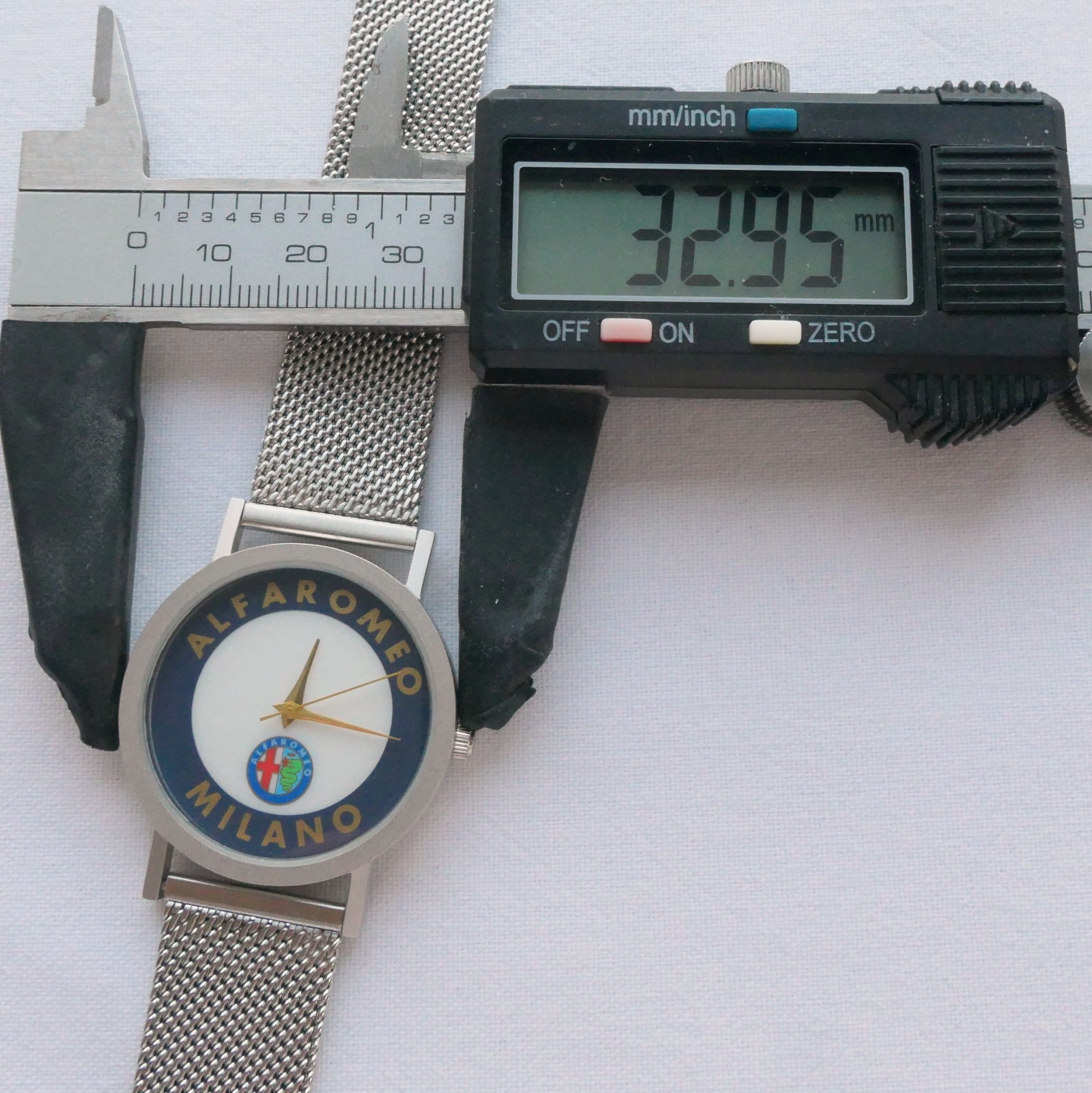 Alfa Romeo Milano Spider Classic Driver Pilot Racing Sport Car Accessory Watch