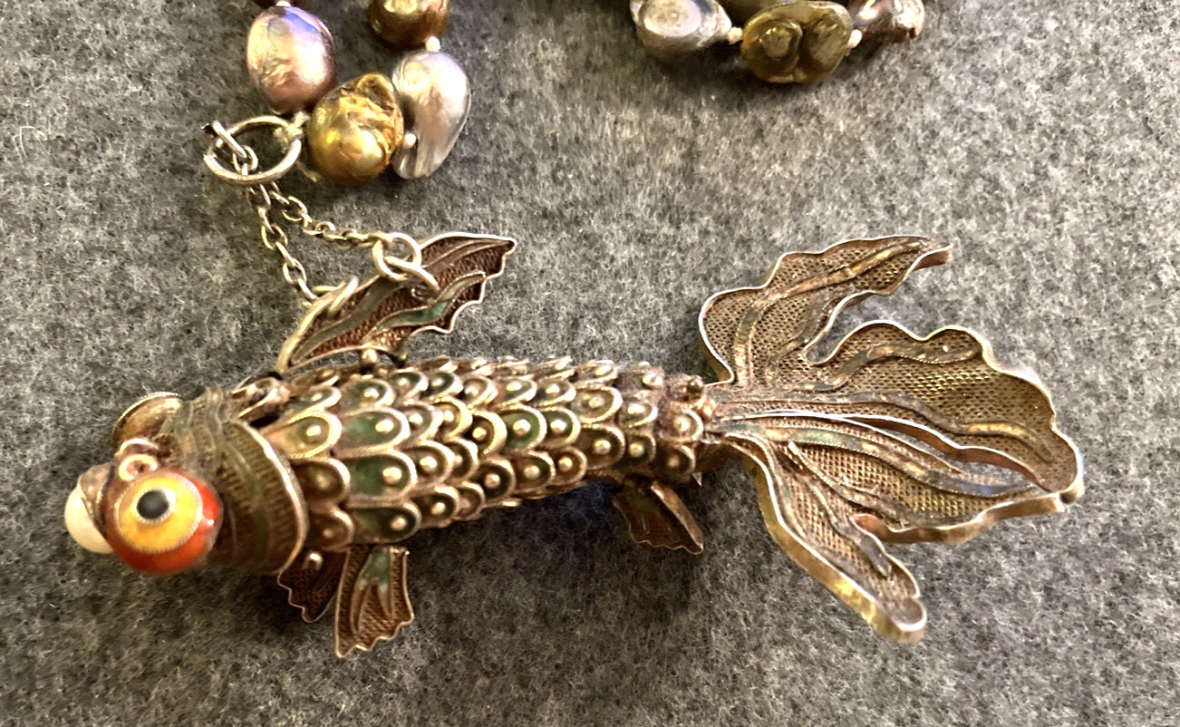 Vintage Large Silver Articulated Koi Fish Pendant Fresh Water Pearl 60″ Necklace