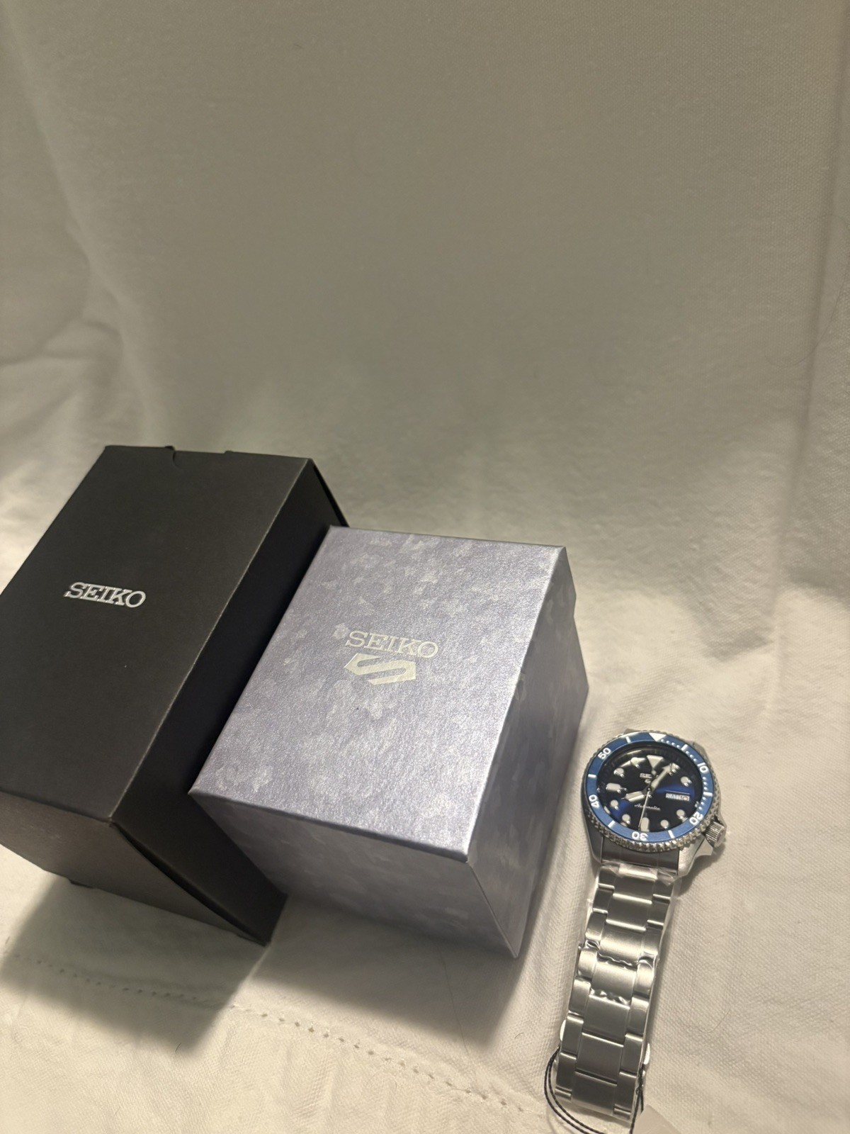 Seiko Men’s 5 Sports Automatic Blue Dial Blue Bezel Men’s Watch – SRPD51K1 NEW