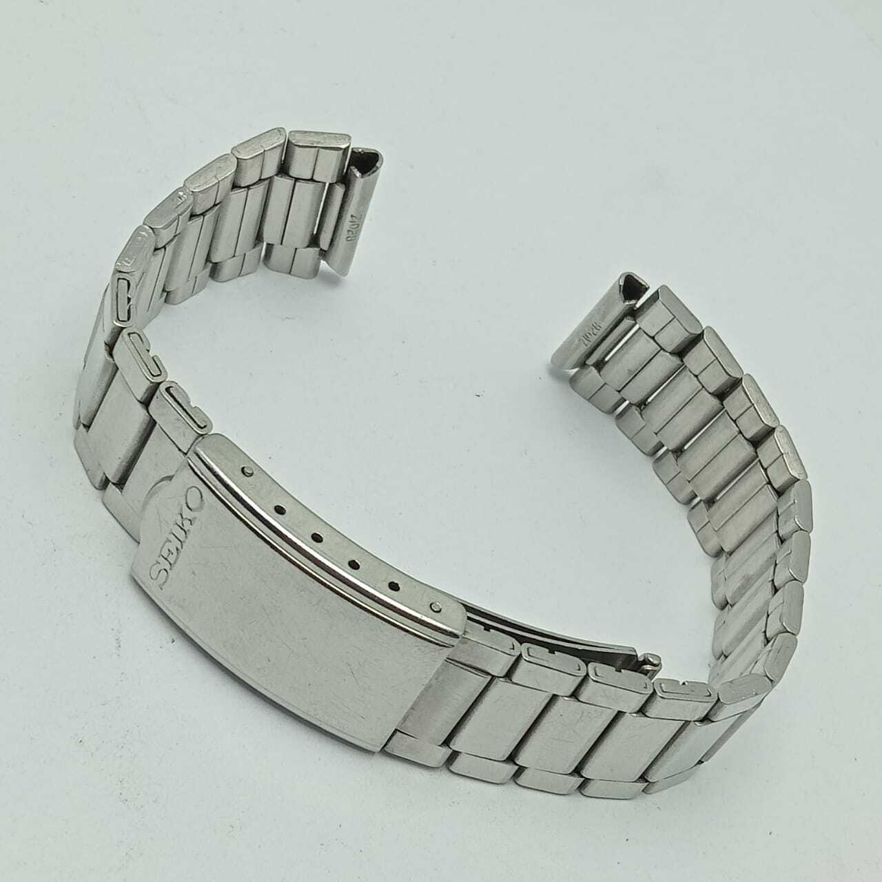 18 mm Seiko Z1028 Stainless Steel Vintage Watch 7009-8830 Bracelet KSF62ARL2