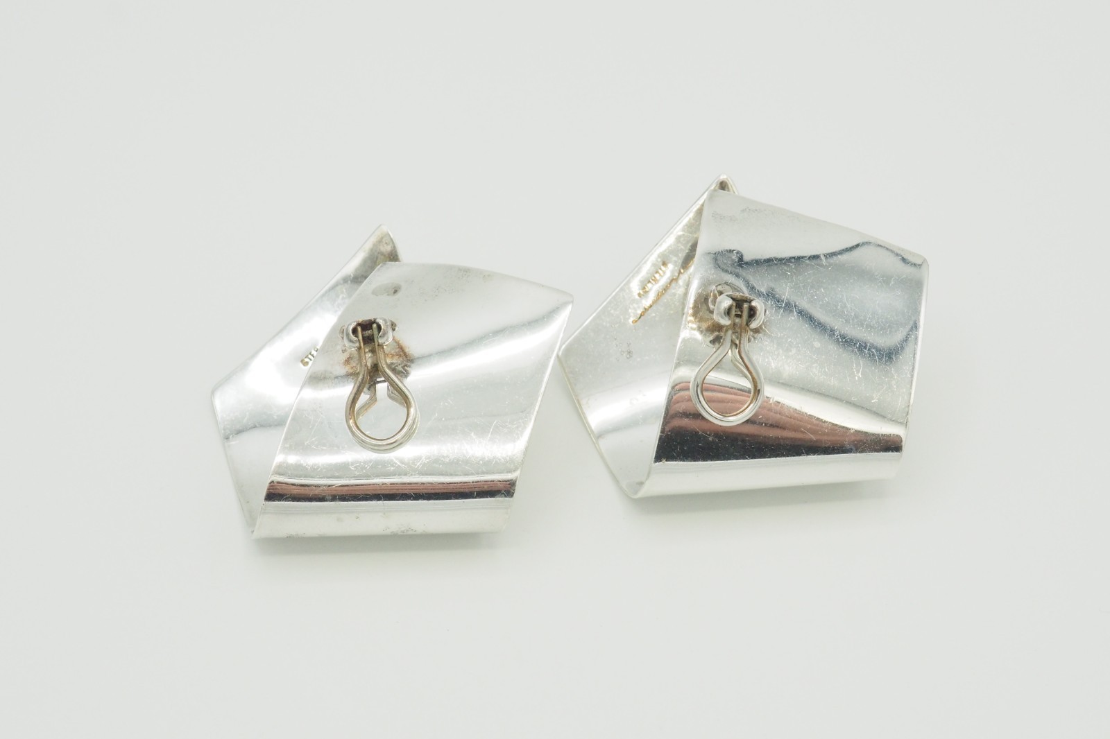 VTG Susan Cummings sterling silver folded abstract Modern large clip on earrings