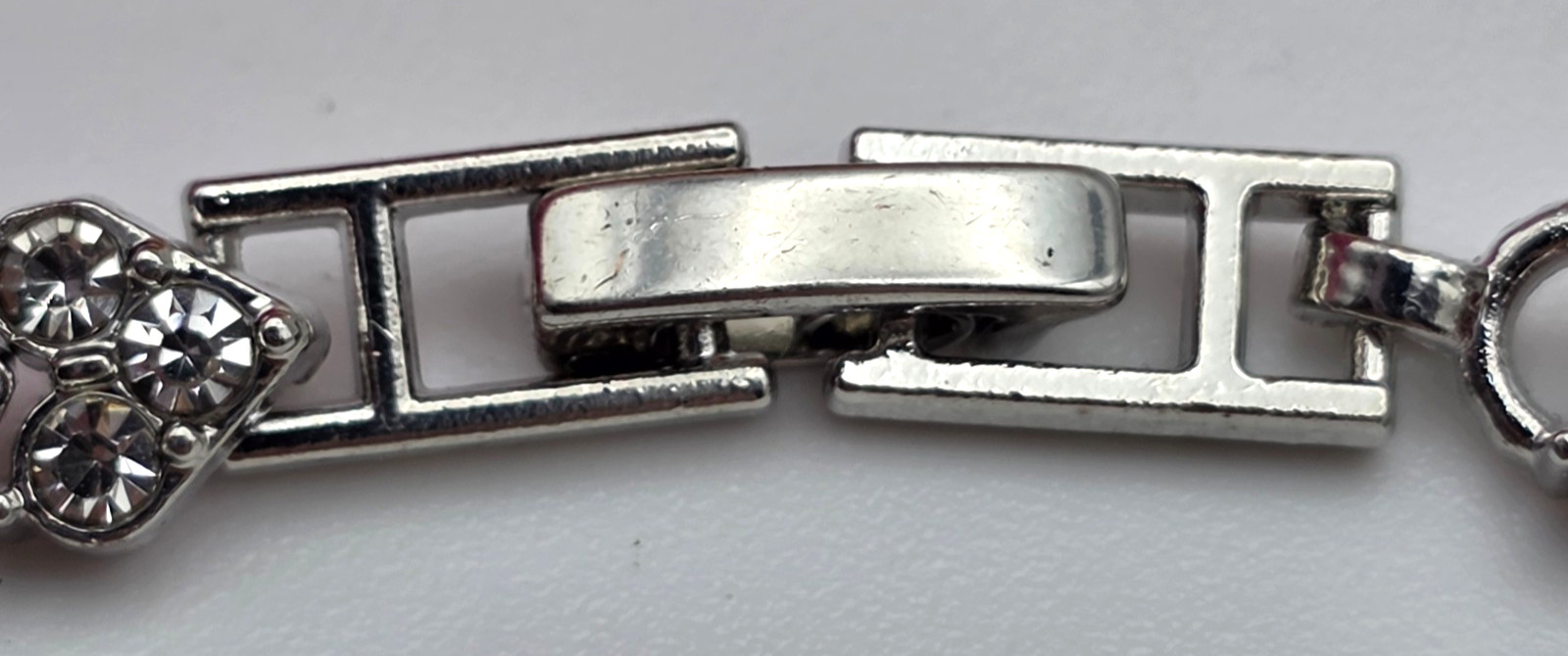 Vintage Silver Tone Clear Crystal Heart Link Tennis Bracelet 7″ Fold Over Clasp