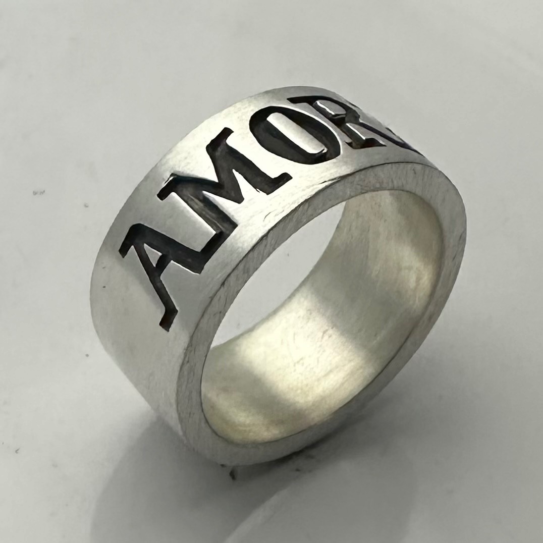 MJG STERLING SILVER UNISEX AMORE WEDDING BAND. SIZE 9. FREE SIZING. 16.5 GRAMS