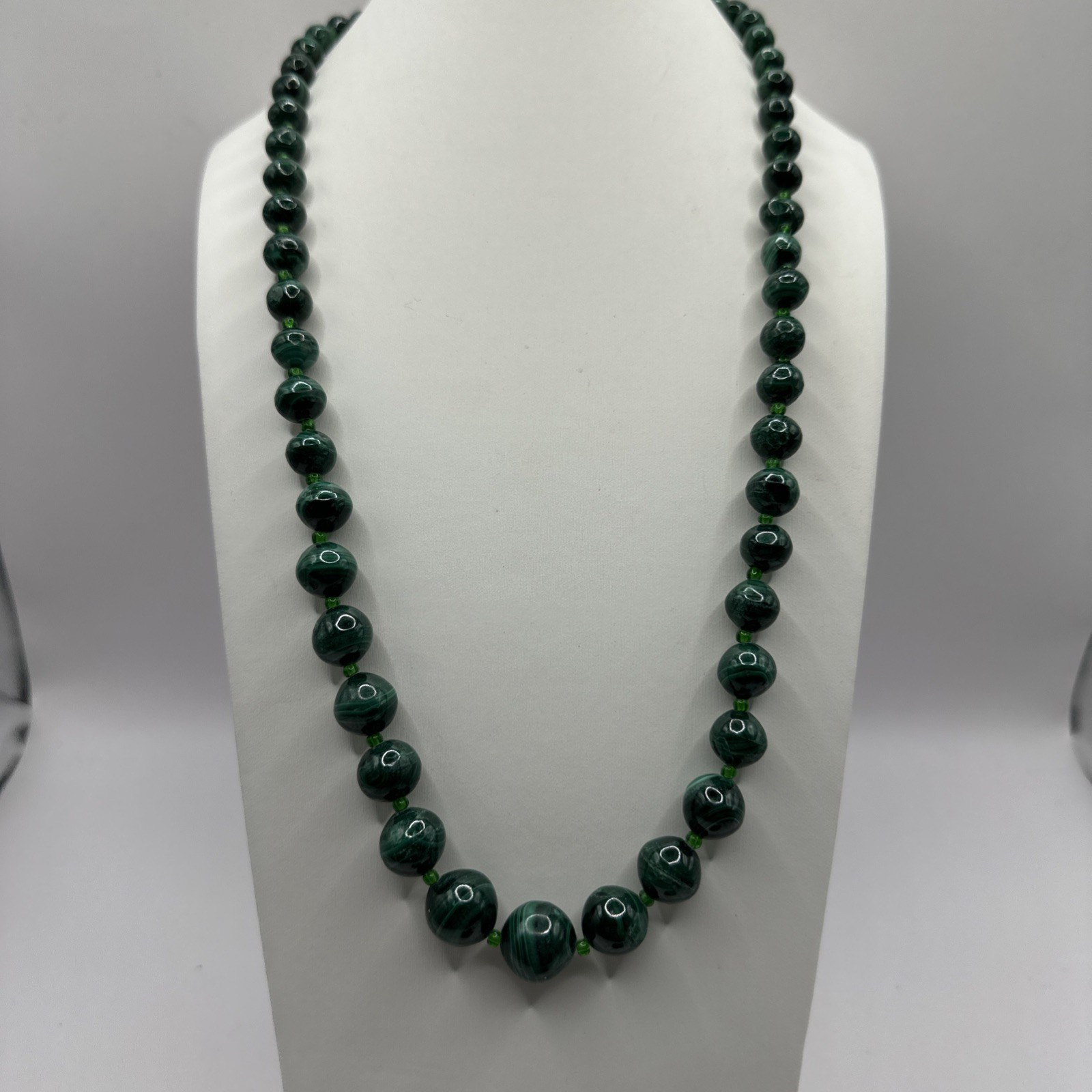 Vtg Green Malachite Graduated Bead Necklace Small Glass Spacers Boho Southwest