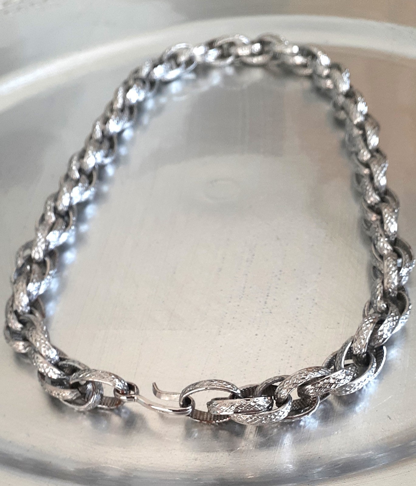 VTG Signed Monet Chunky Silver Tone Oval MultiLink Crisscross Necklace 20 inch