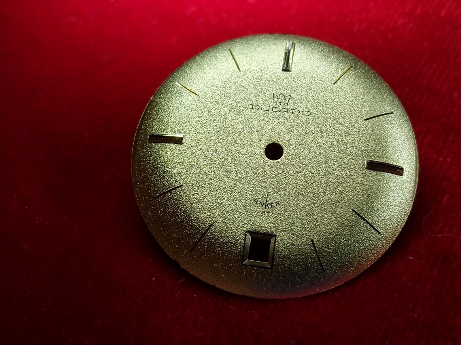 Ducado and Bergisch watch dials legs 15.30 mm apart
