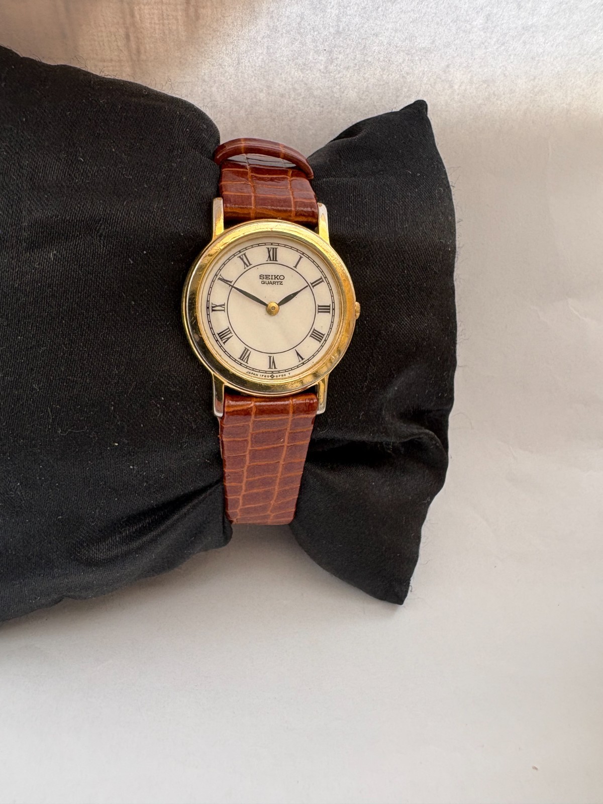 Seiko Women’s Vintage Quartz Leather Strap Watch 1F20-0B10