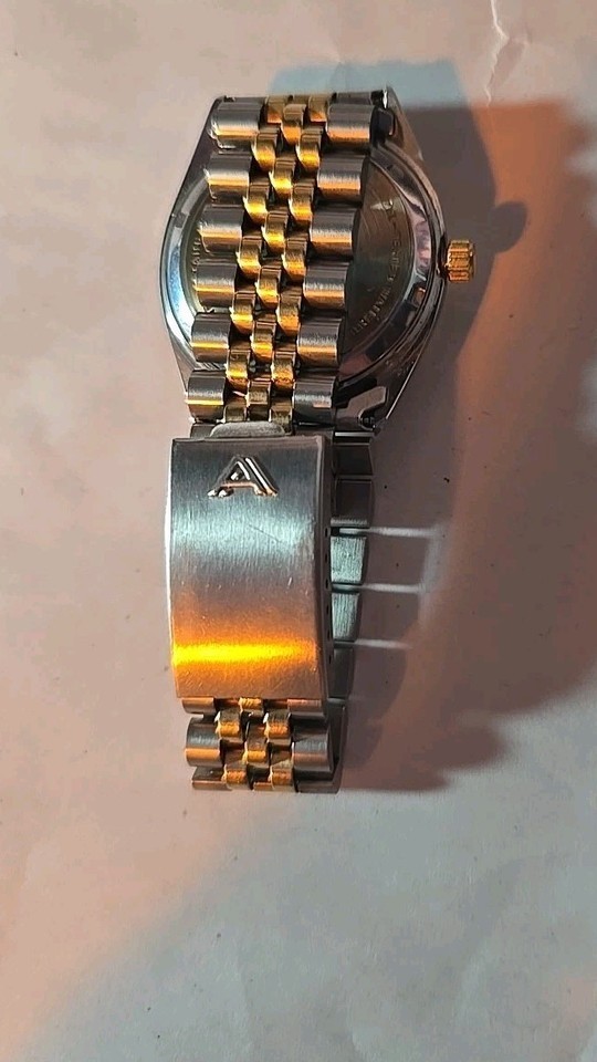 A.W.C. American Watch Company Oldsmobile Service Guild 10 Years Service Miyota