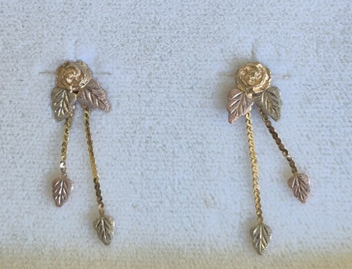 Black Hills Gold Post Earrings 10K Landstrom’s Roses, Colored Leaves in Orig Box