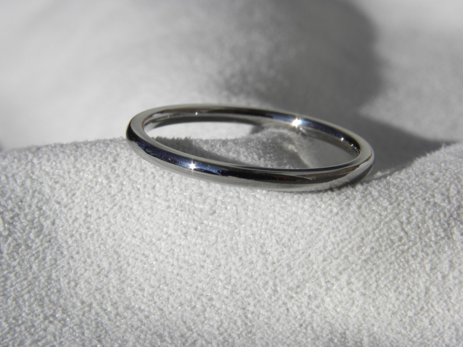 Ladies Titanium Ring, 1.5mm Wedding Band, Lightweight, Polished Finish