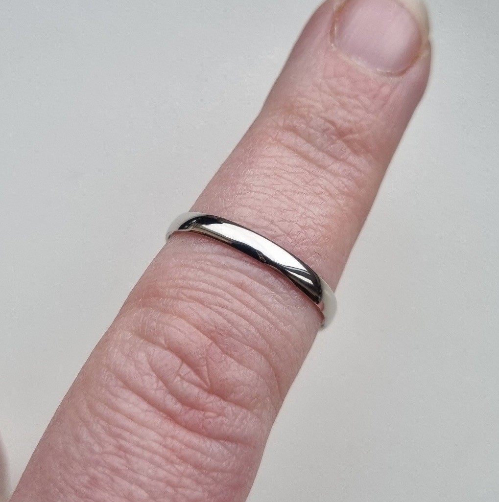 950 Palladium Hallmarked Wedding Band Ring 1.2g T 2.5mm