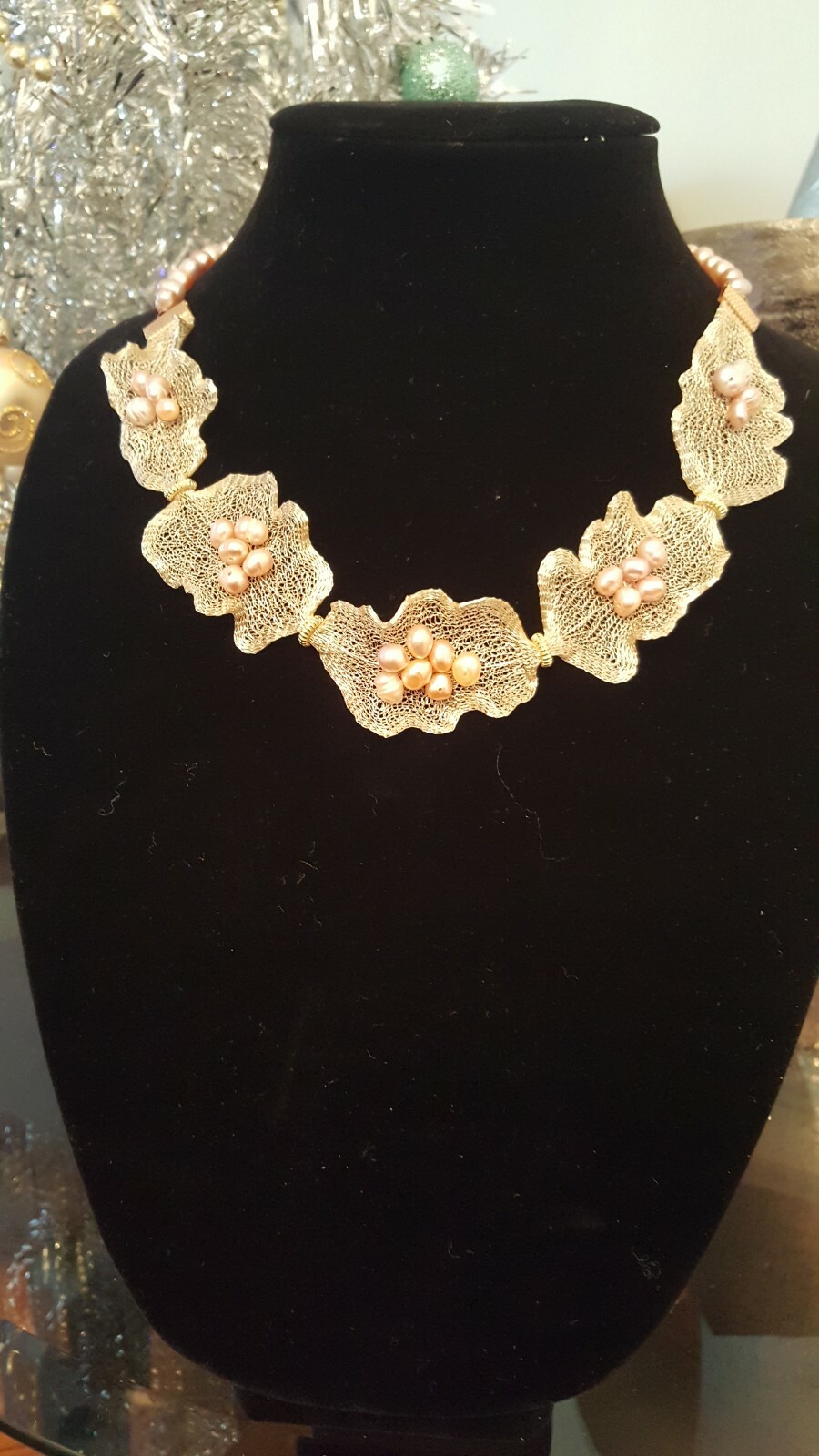 fashion jewelry necklace Italian mesh pearl elegant and contemporary  art