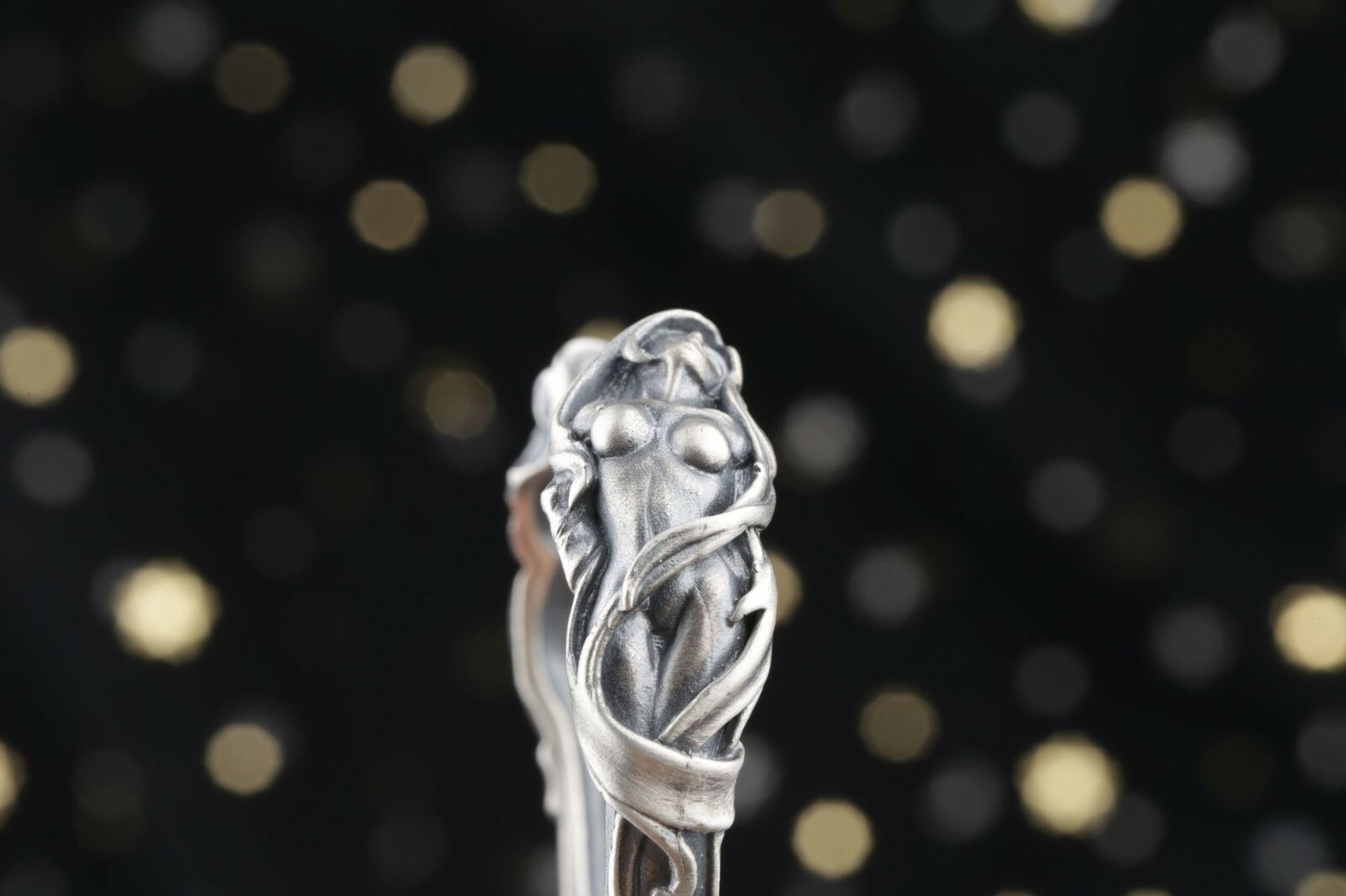 A24 Female Nude Aphrodite Goddess of Love Armrest Silver 925