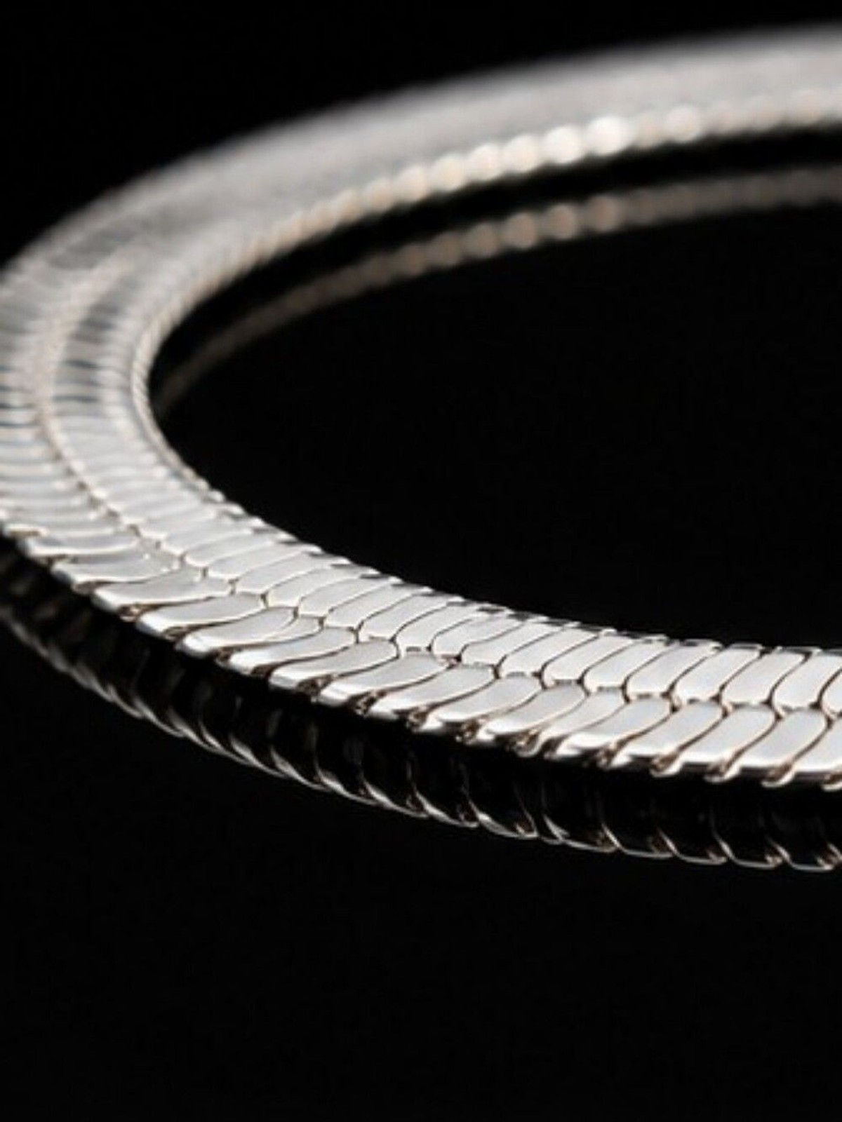 Vintage NOS 14K White Gold Plated 5mm Herringbone Necklace 18″ Flat Snake Chain