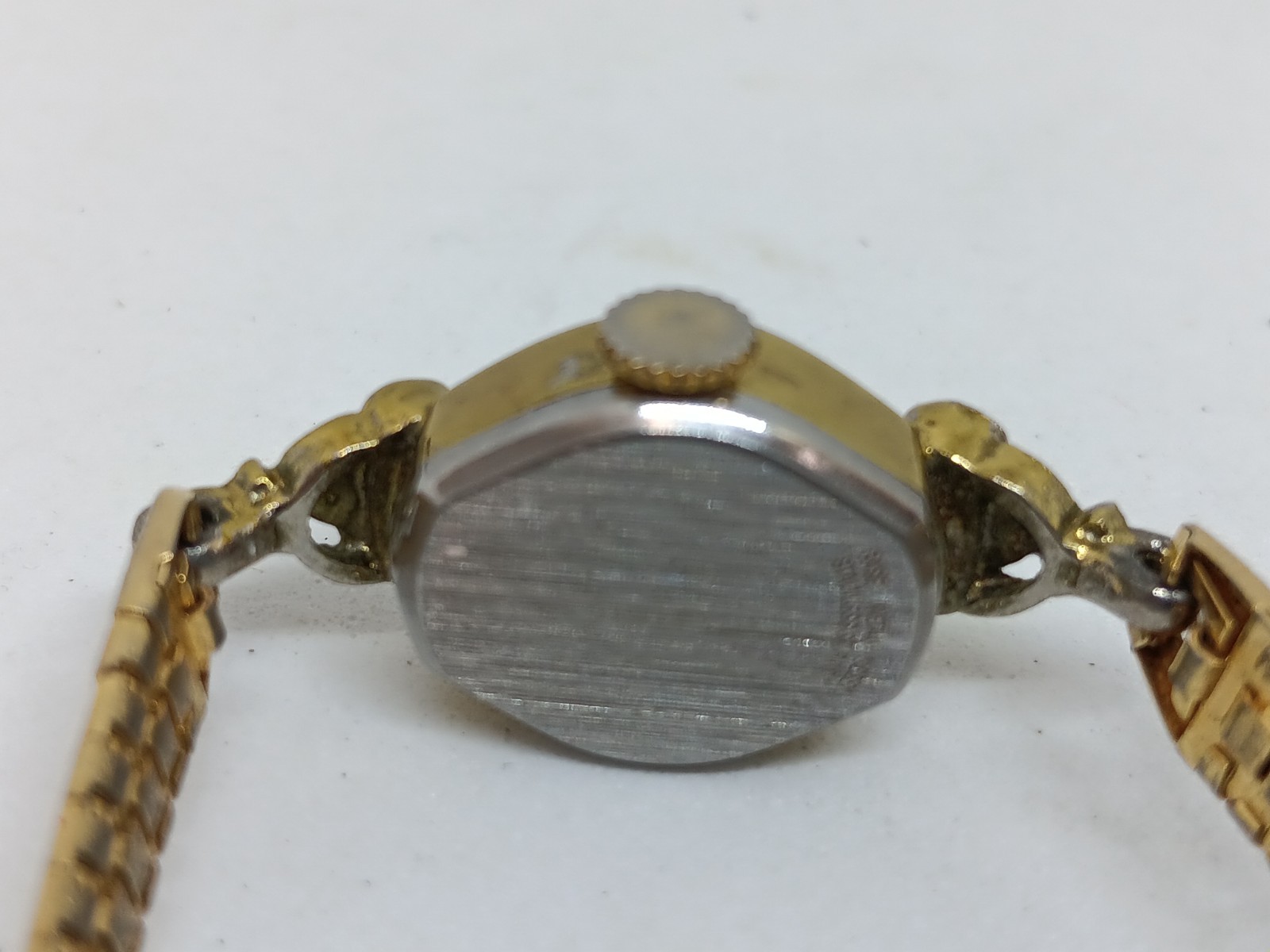 VINTAGE 1965 Bolivia Women’s 17 mm Manual Wind Gold Tone Watch