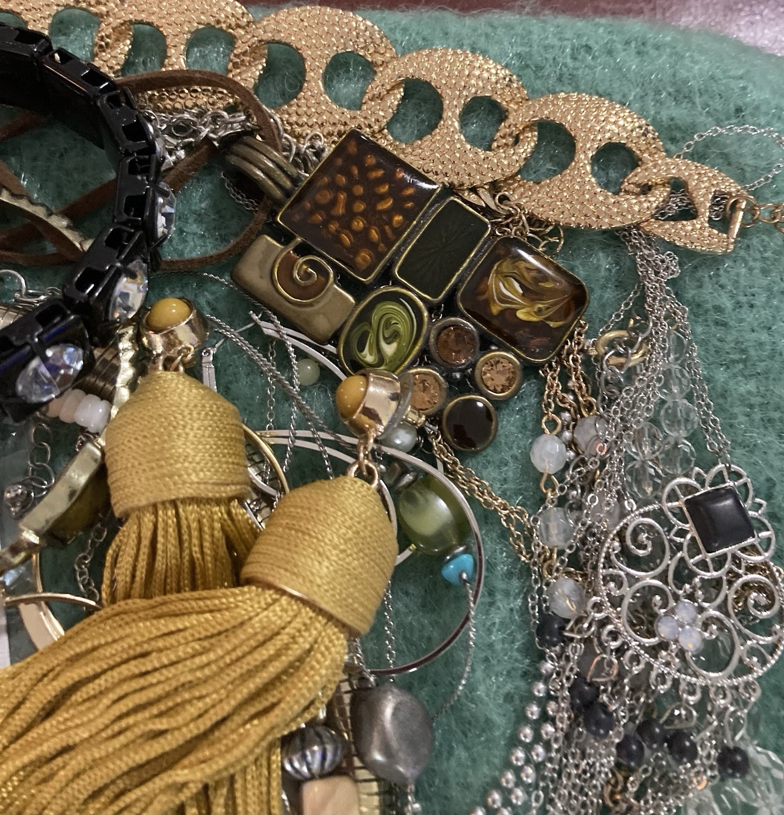 Misc Unbranded Costume Jewelry Lot Bling Faux Stone Enamel Wear Or 4 CRAFT A23C