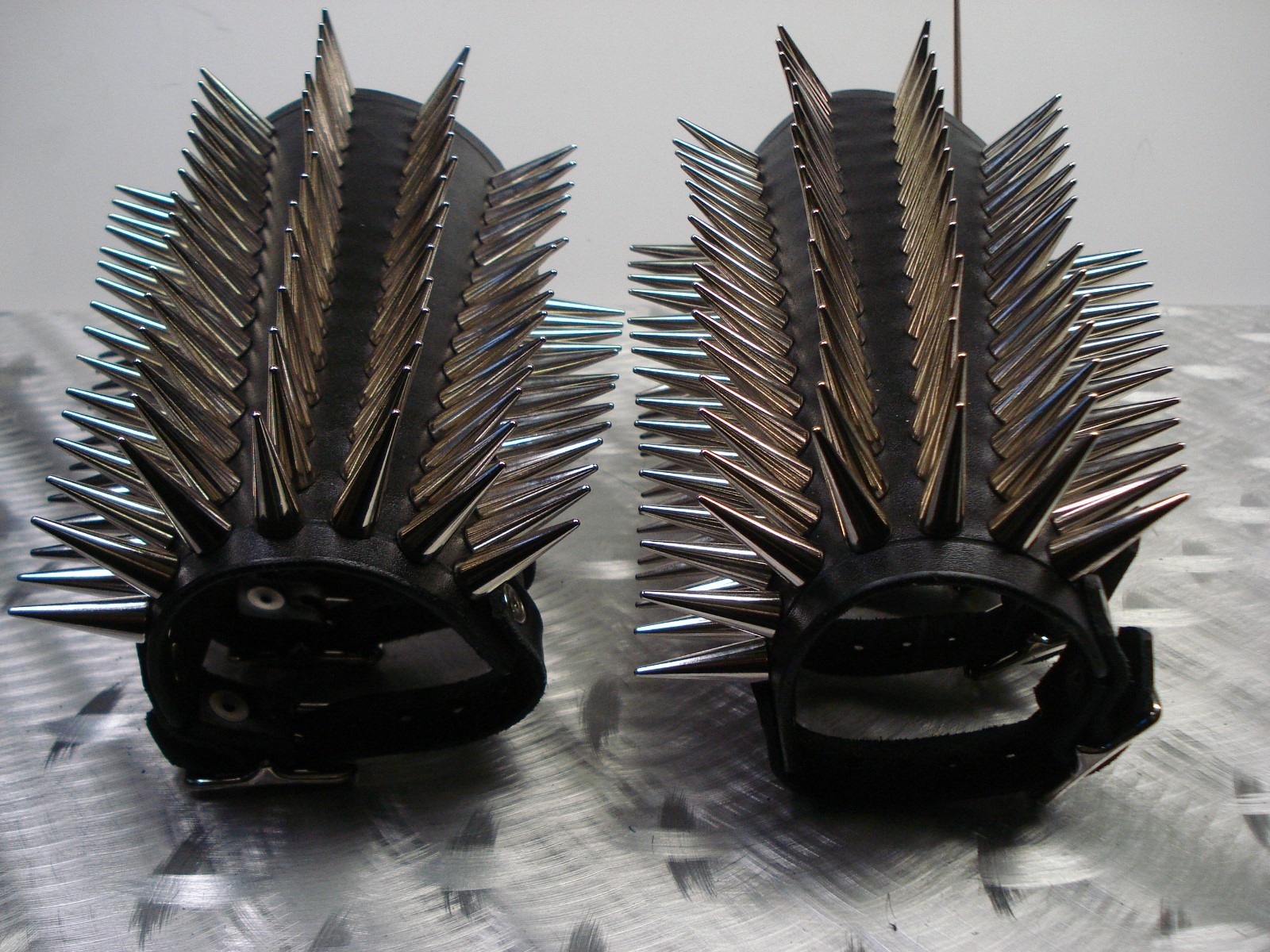 LEATHER SPIKED CONE GAUNTLET. BLACK METAL… (MDLG0231)….. BEHEXEN