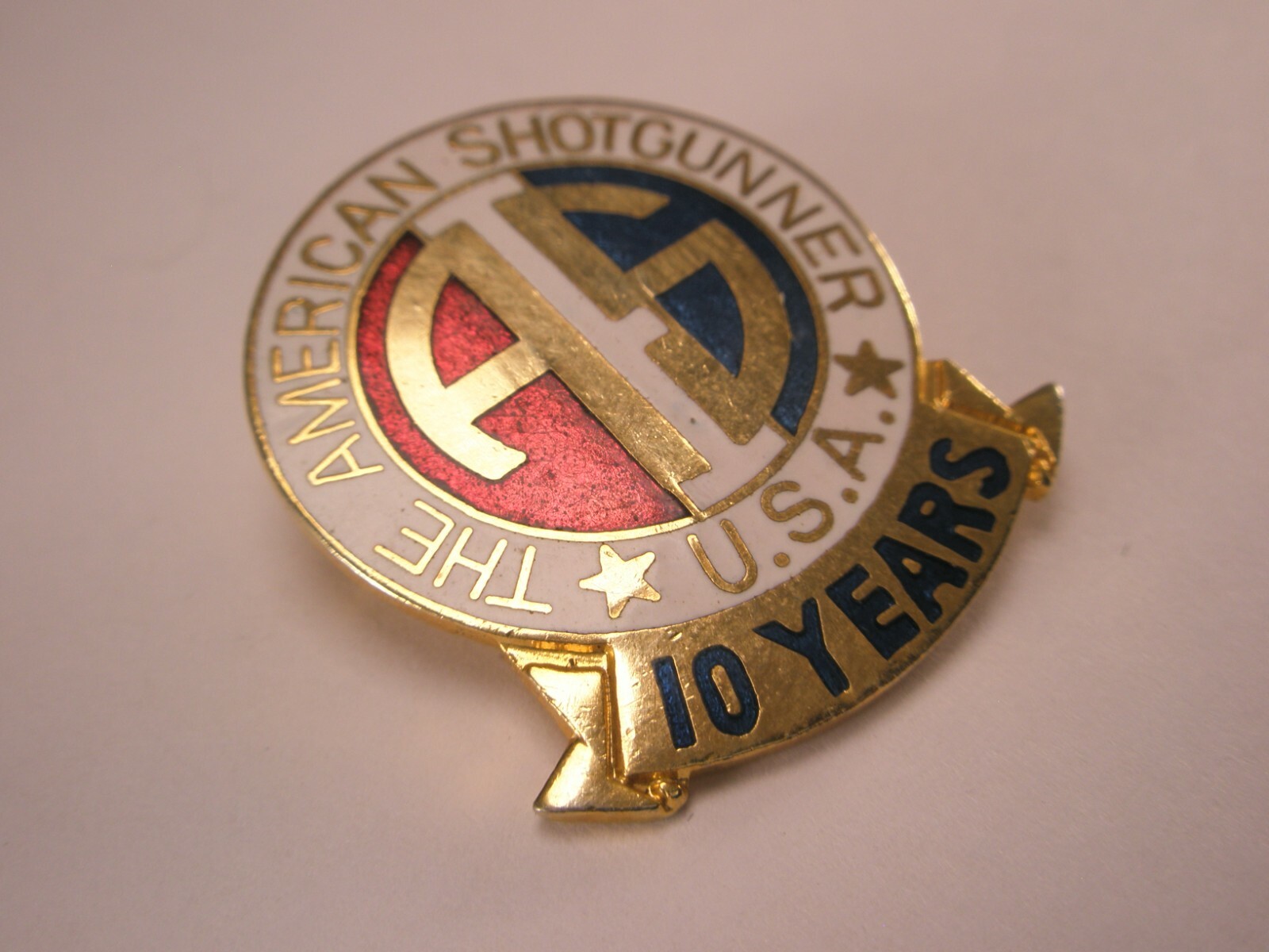 AS American Shotgunner USA 10 Years Vintage Tie Tack lapel pin n23