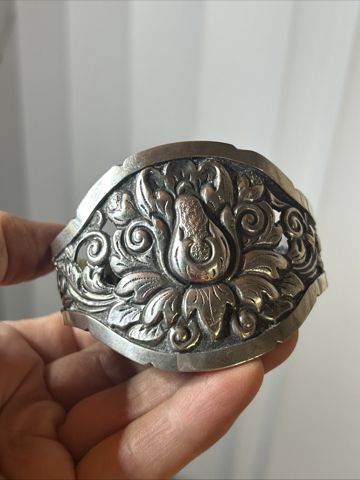 31. Ethnic SN 800 Silver Lotus Flower Motif Repousse Cuff bracelet 36.3g, 7 1/2″