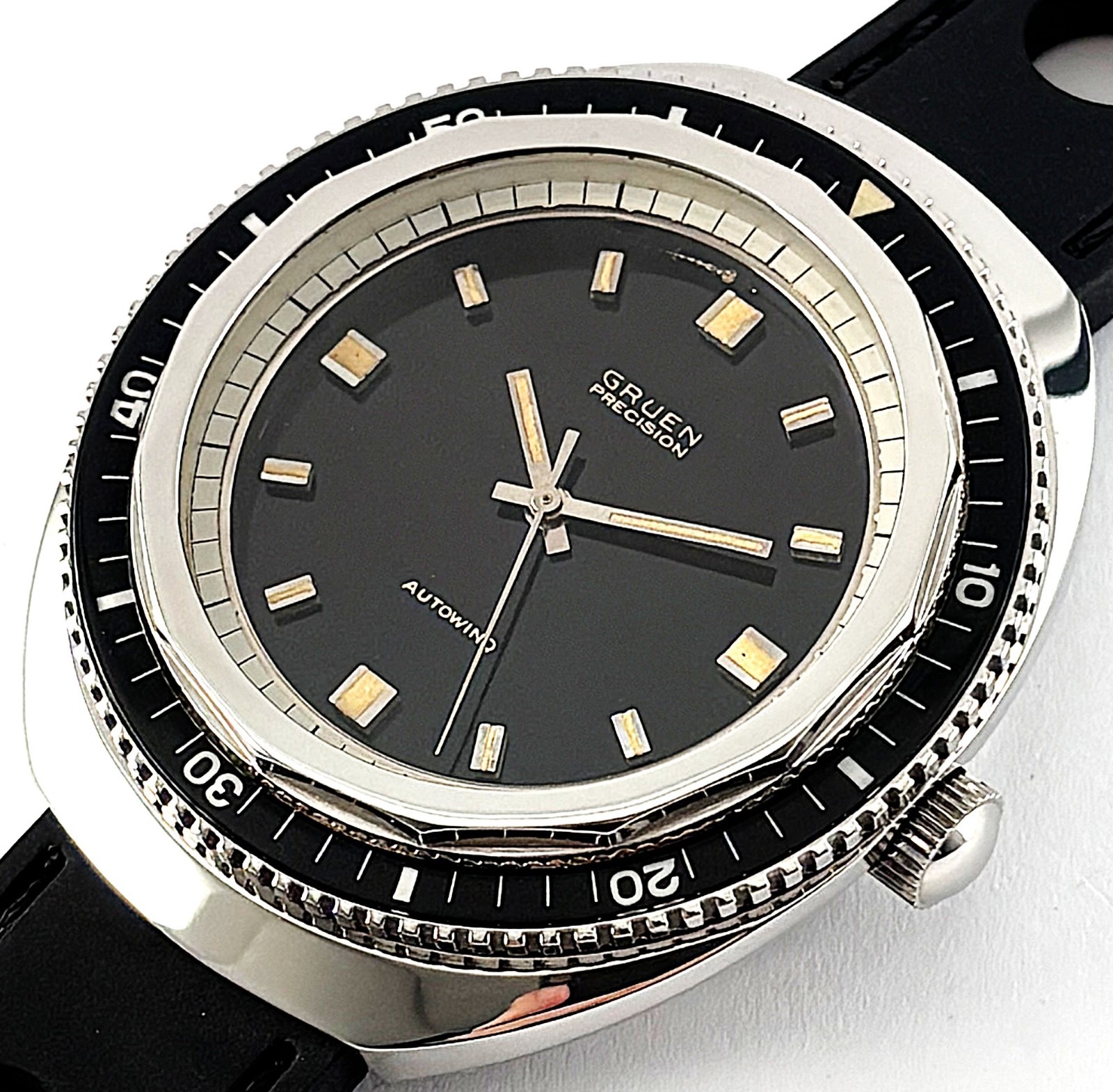 Vintage Gruen Autowind Stainless Steel 1500 Feet True Diver Mens Watch 17J 1970